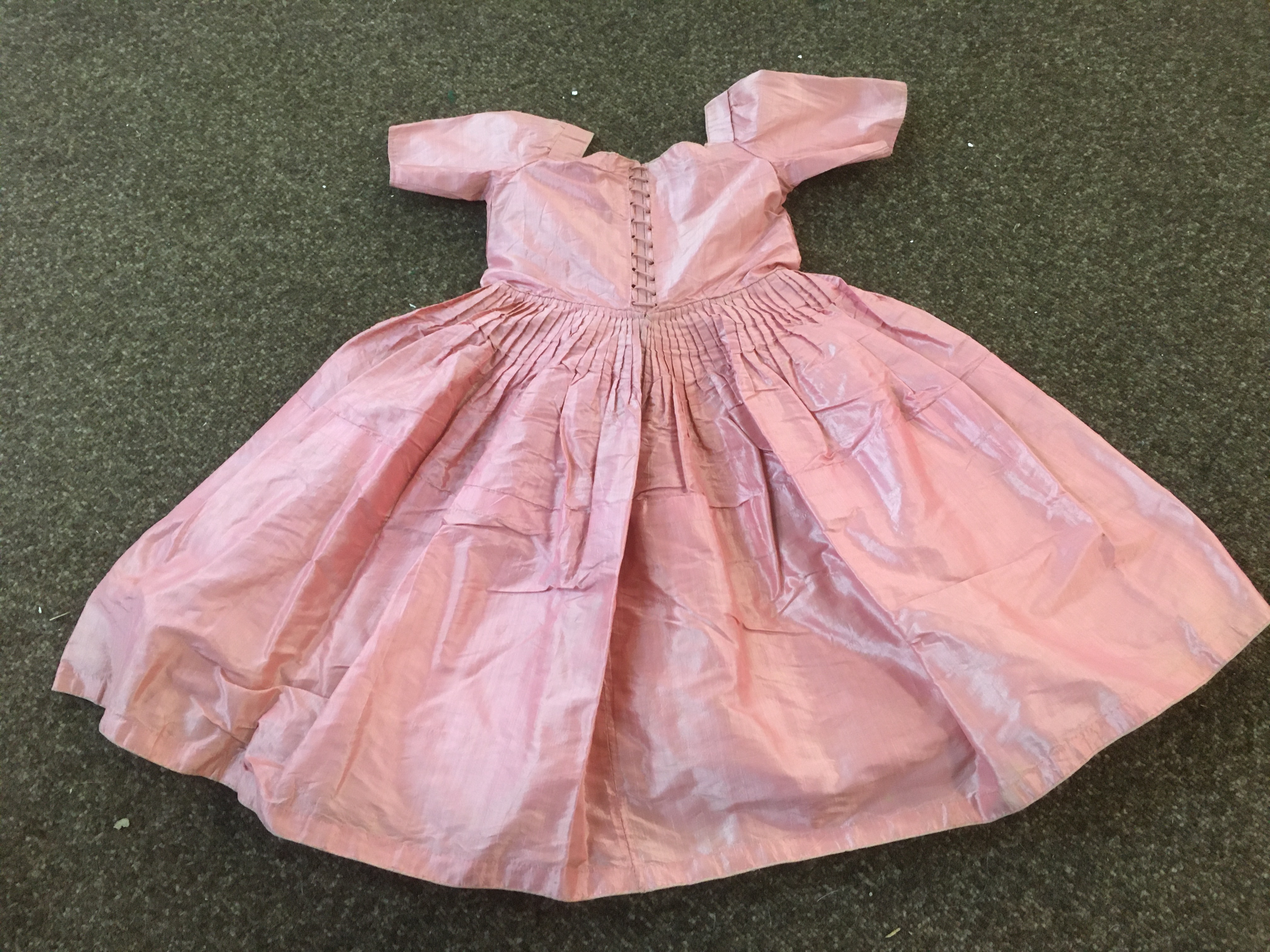 18THC SILK CHILD'S DRESS a silk child's dress, pleated to the waist with lace fastening bodice ( - Image 10 of 10