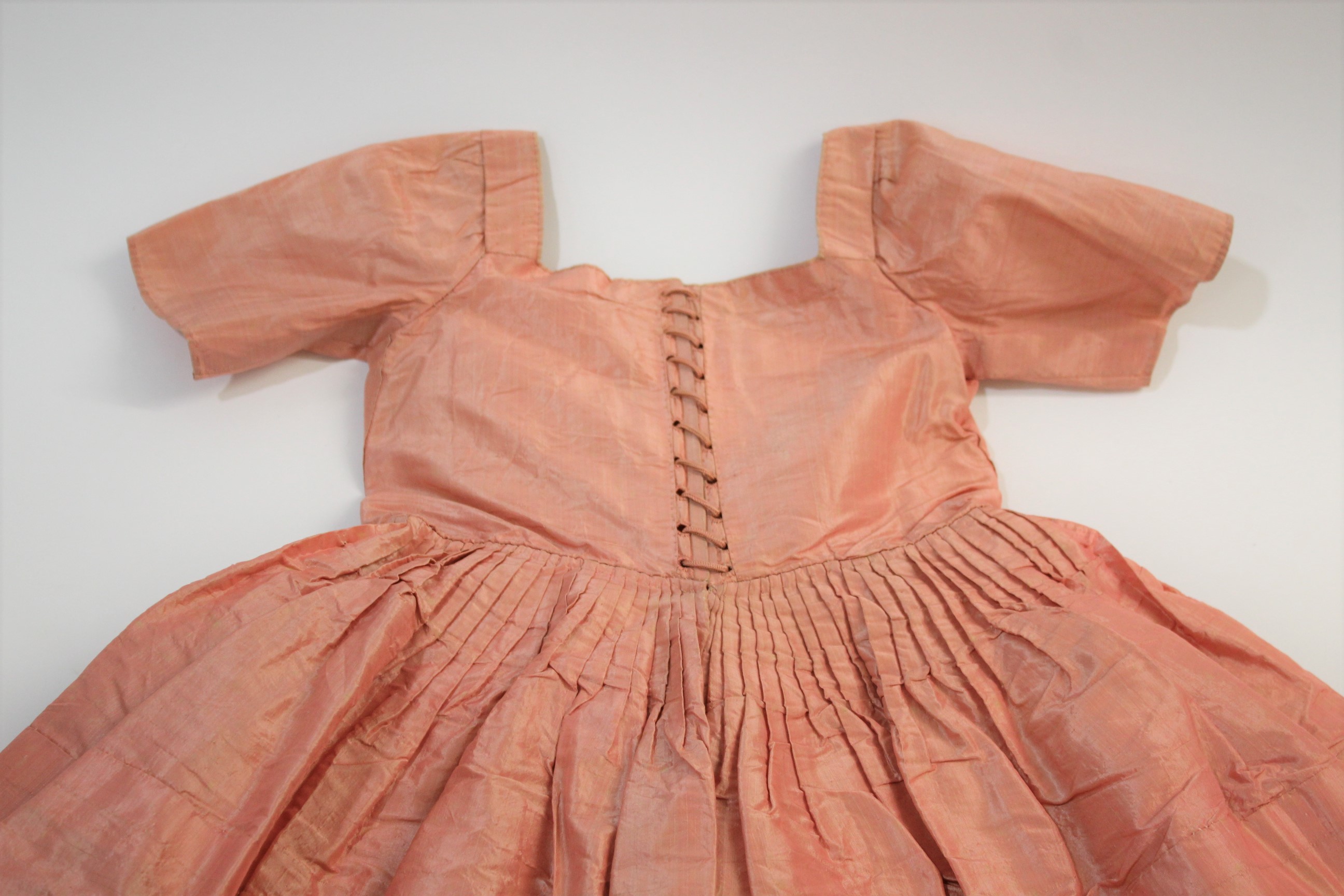 18THC SILK CHILD'S DRESS a silk child's dress, pleated to the waist with lace fastening bodice ( - Image 2 of 10