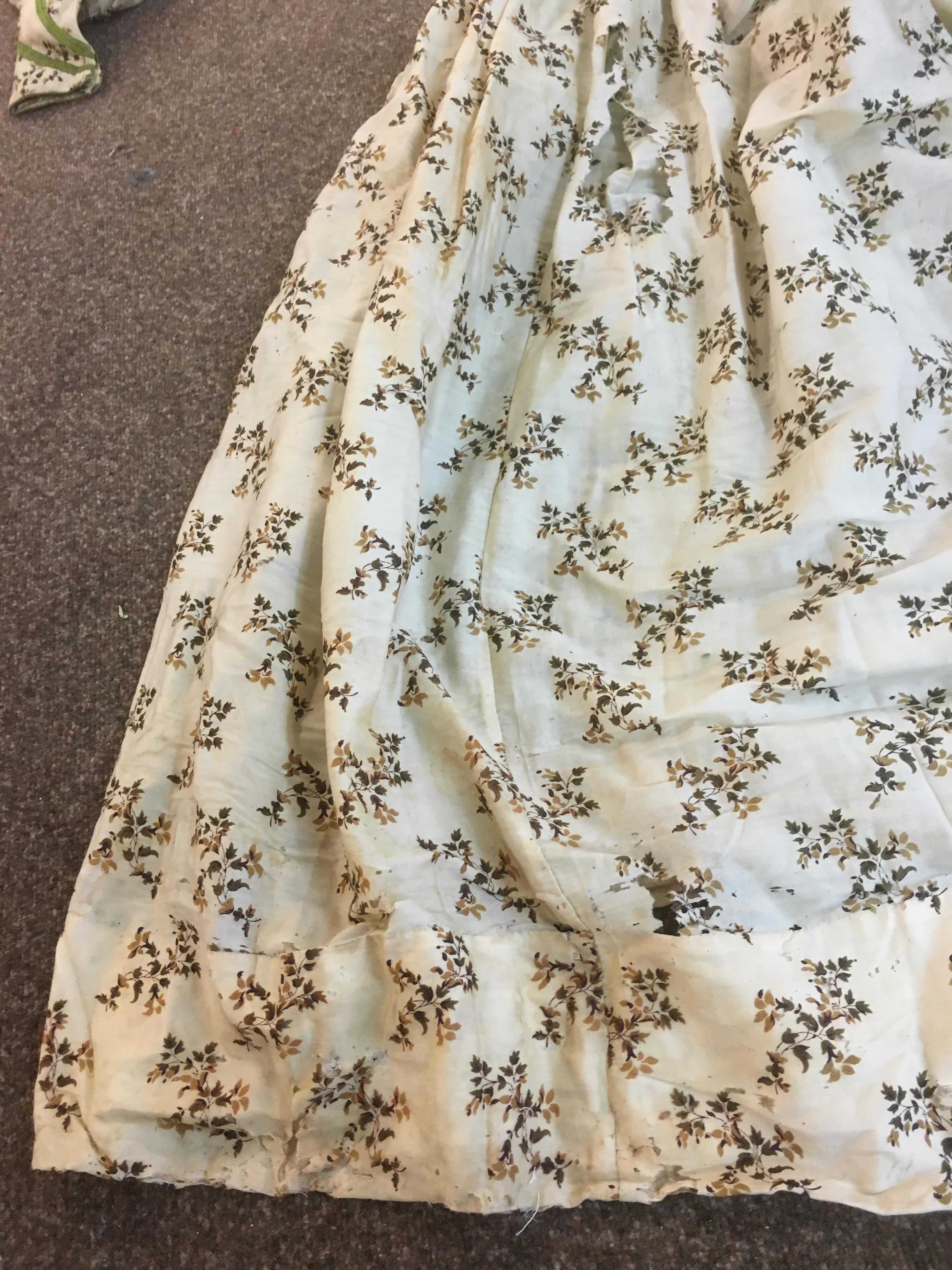 19THC CREAM SILK PATTERNED DAY DRESS with green silk ribbon detail, 123cms long. Also with a Paisley - Image 19 of 21