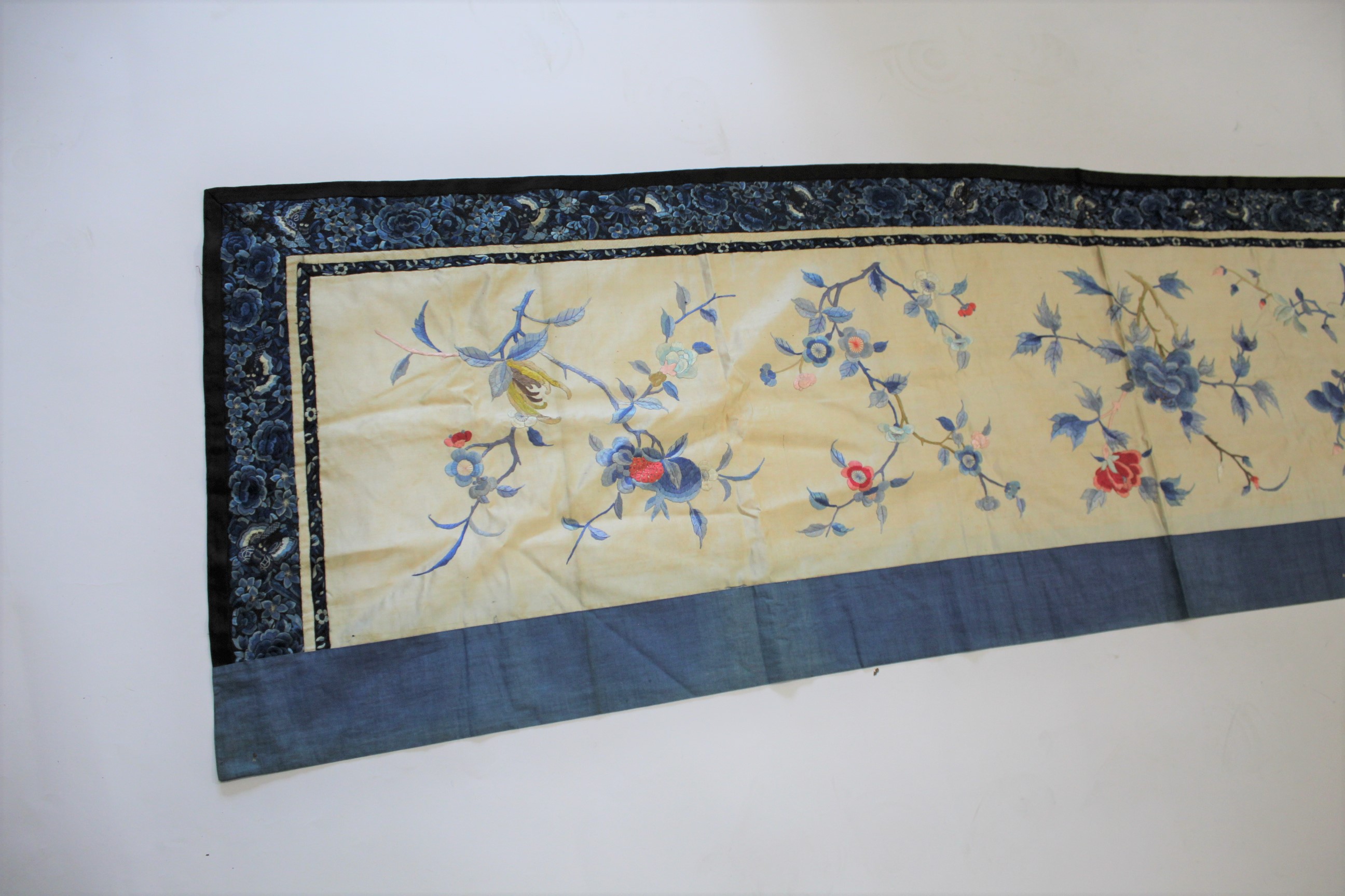 CHINESE SILK TABLE RUNNER early 20thc, the runner embroidered with various processional figures - Image 6 of 9