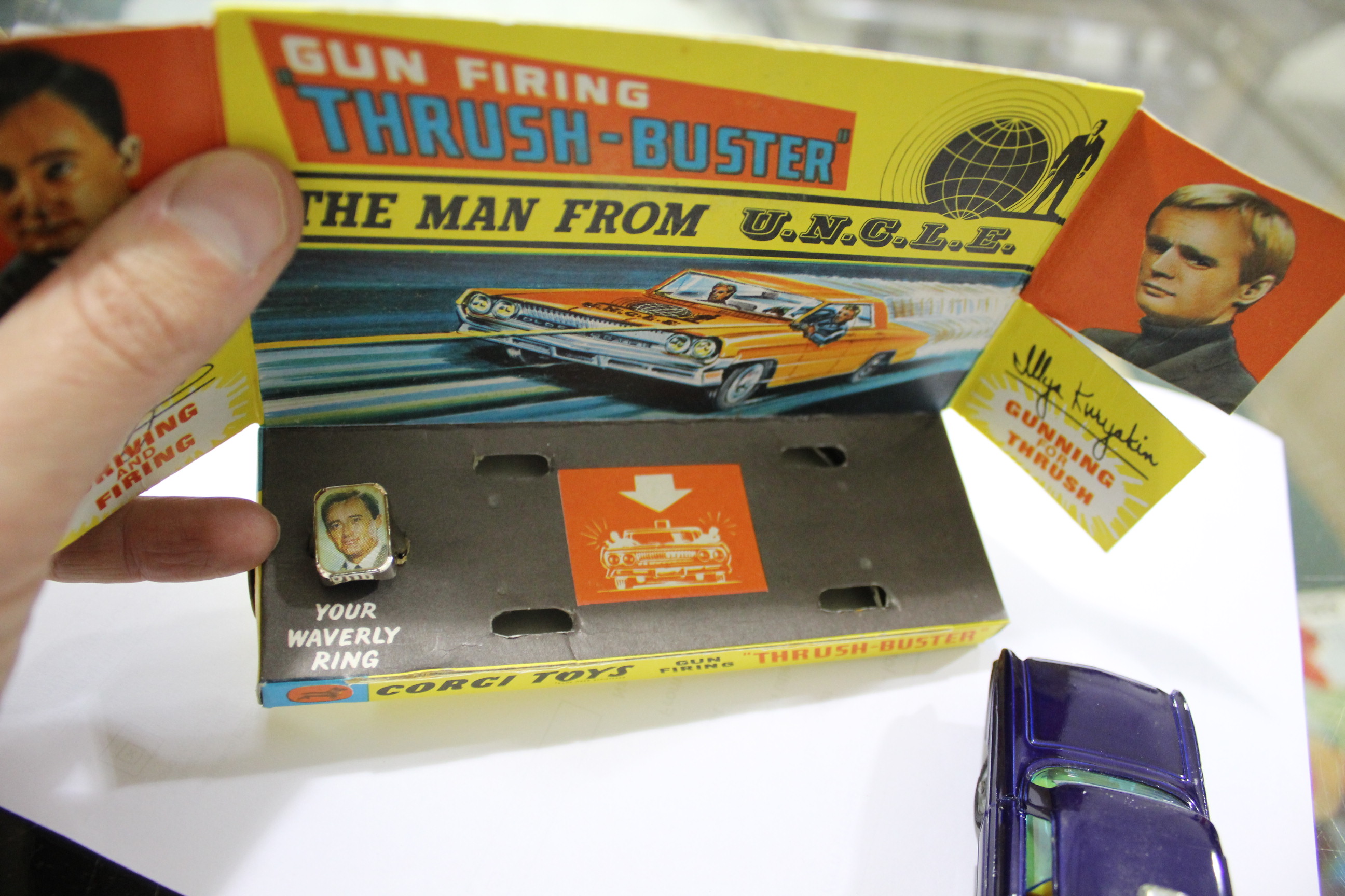 CORGI MAN FROM UNCLE THRUSH BUSTER Model No 497, the car with a purple body and 2 figures, and - Image 6 of 12