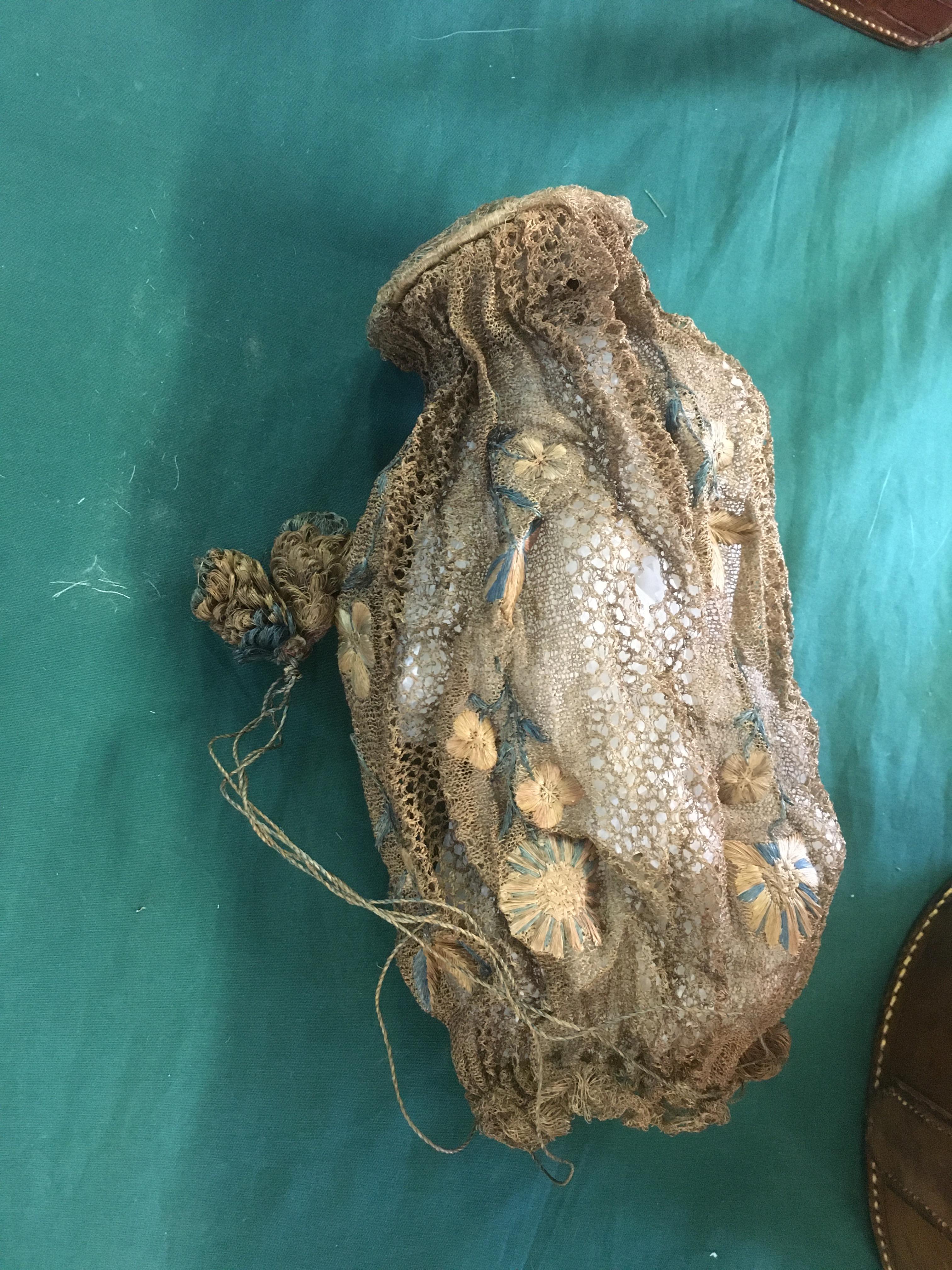 EARLY 19THC WOVEN DRAWSTRING BAG the bag decorated with raffia work flowers, also with an ivory silk - Image 2 of 9