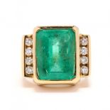 18KT Gold, Emerald, and Diamond Ring