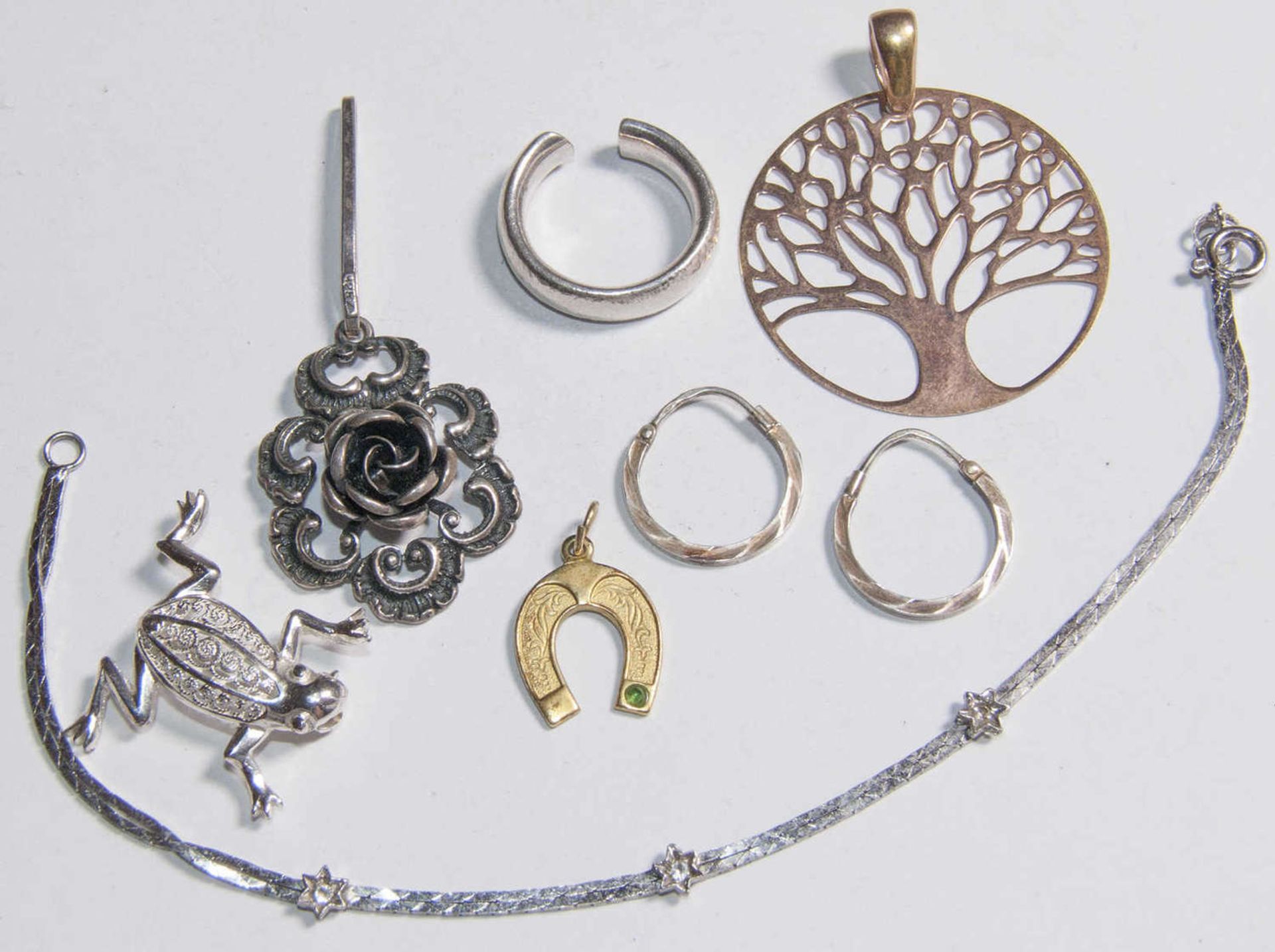 Lot Silberschmuck, teilweise vergoldet, insgesamt 8 Teile. Gewicht ca. 20,2 grLot of silver jewelry,