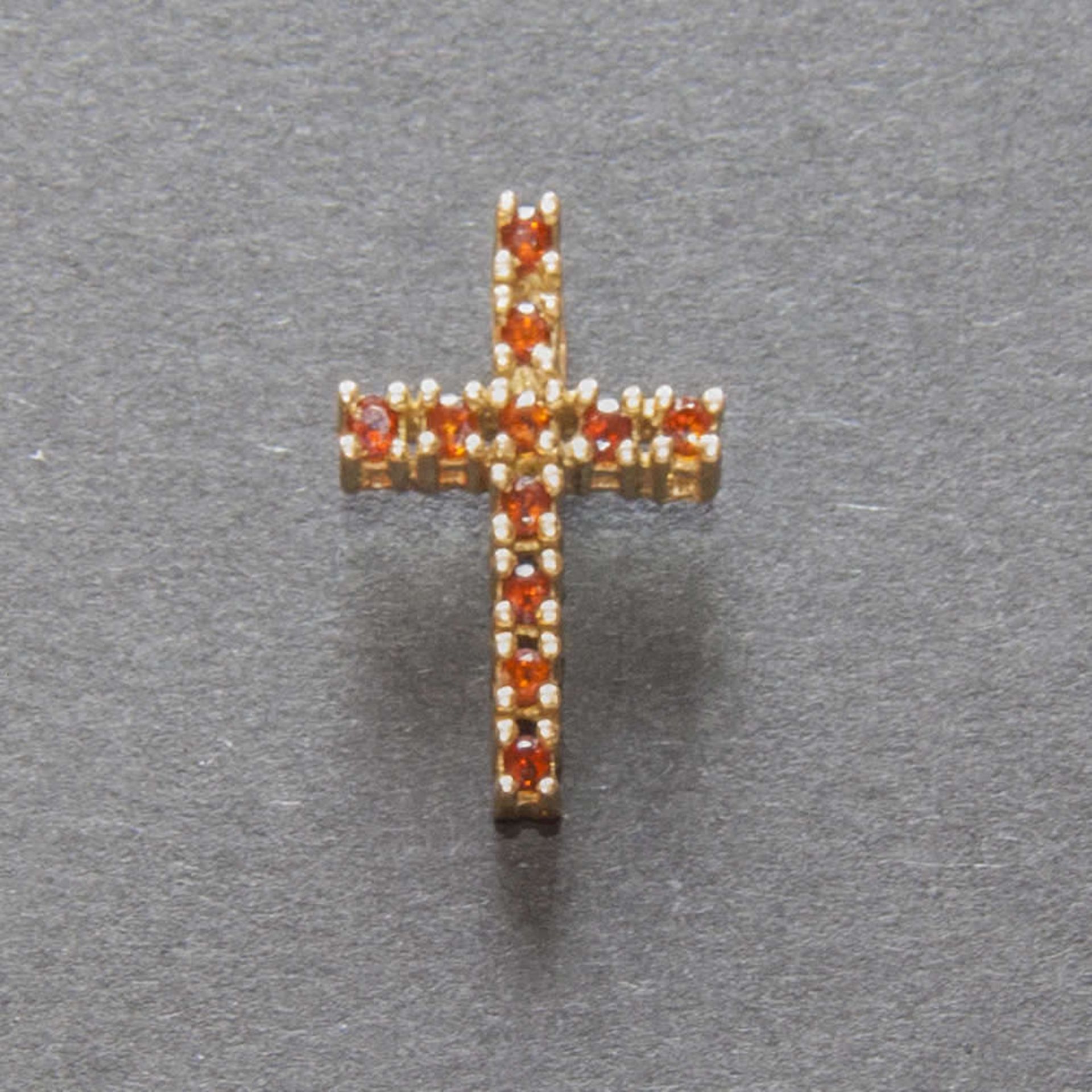 Anhänger "Kreuz", 585er Gelbgold, besetzt mit Rubinen.Pendant "Cross", 585er yellow gold, set with