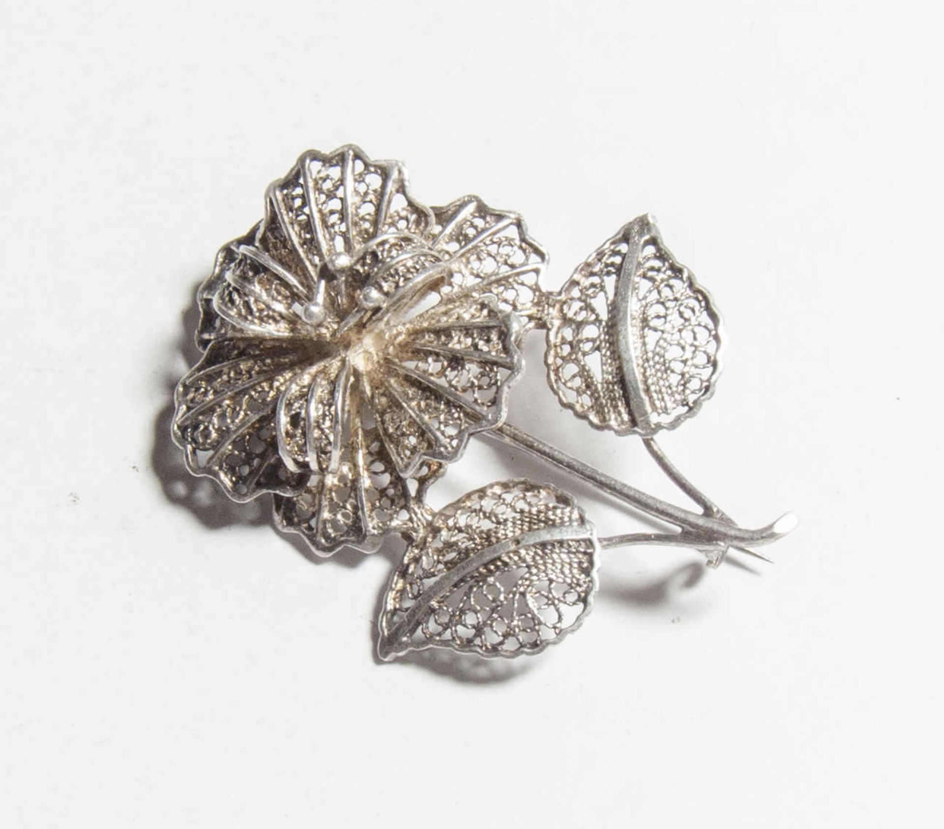 Silberbrosche in Form einer Blume, Länge ca. 5,5 cm, Gewicht ca. 9,7 grSilver brooch in the form