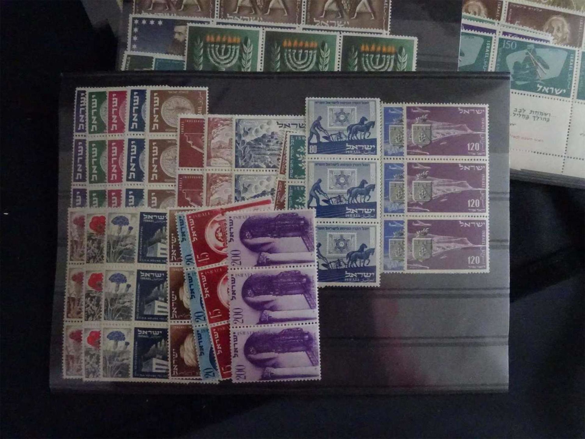 Israel, 1949/80, Duplikate auf 20 großen Steckkarten, meist in Dreierstreifen, darunter viele - Bild 2 aus 4