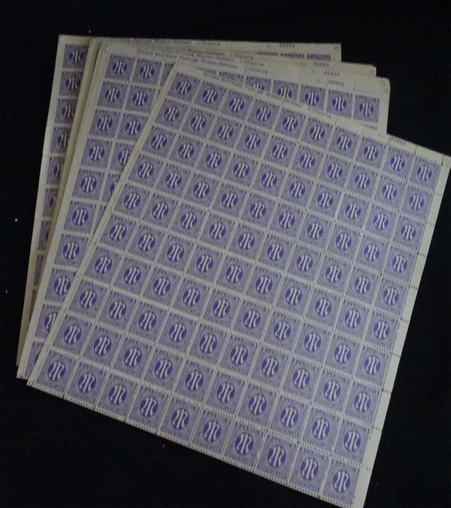 Bizone, 1945, AM-Post, amerikanischer Druck 3 Pf, 50 komplette postfrische Bögen (oben rechts) mit