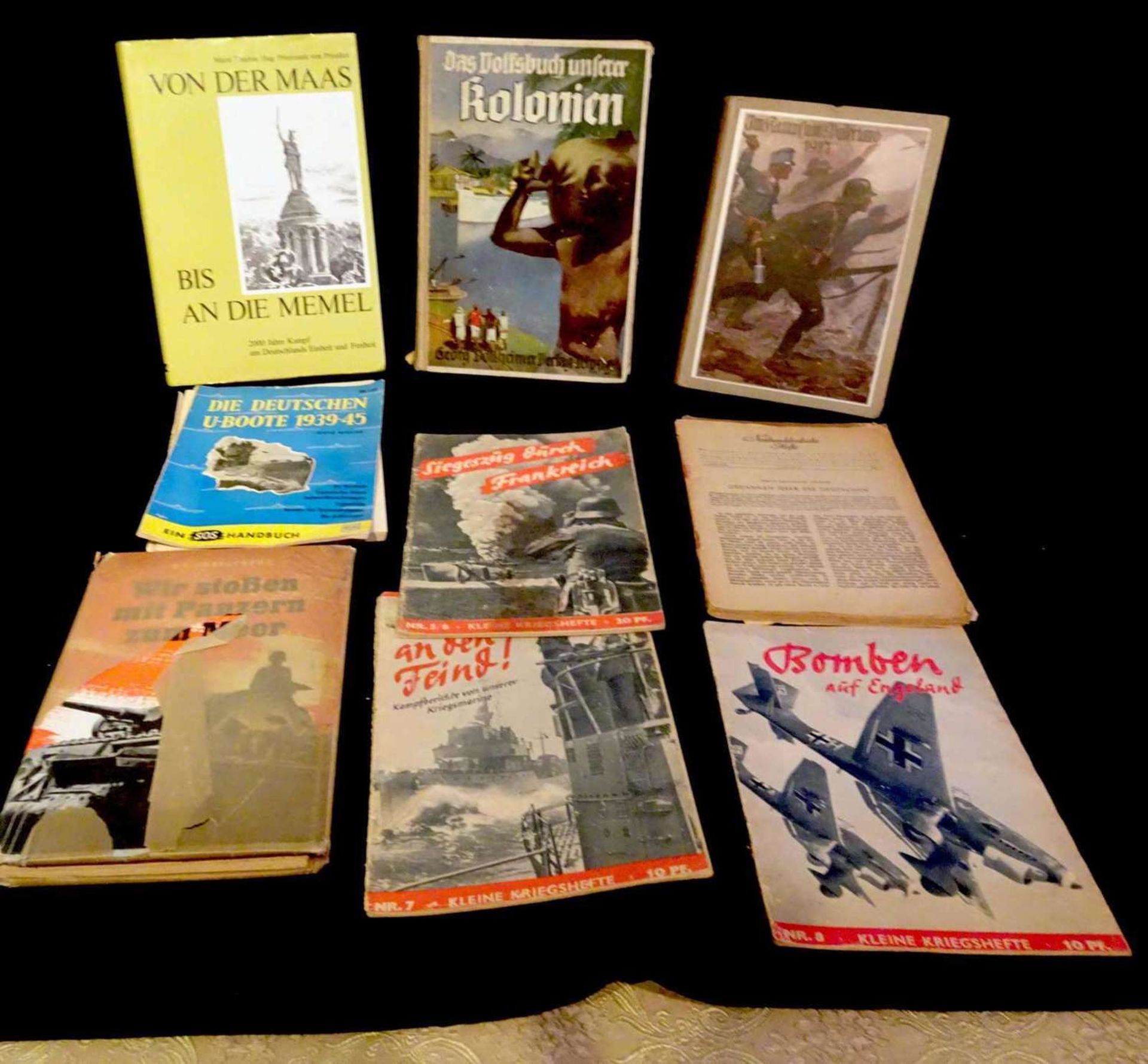 1 Lot Bücher, 1. und 2. Weltkrieg, dabei z.B. "Wir stoßen mit Panzern zum Meer", "Im Kampf um´s