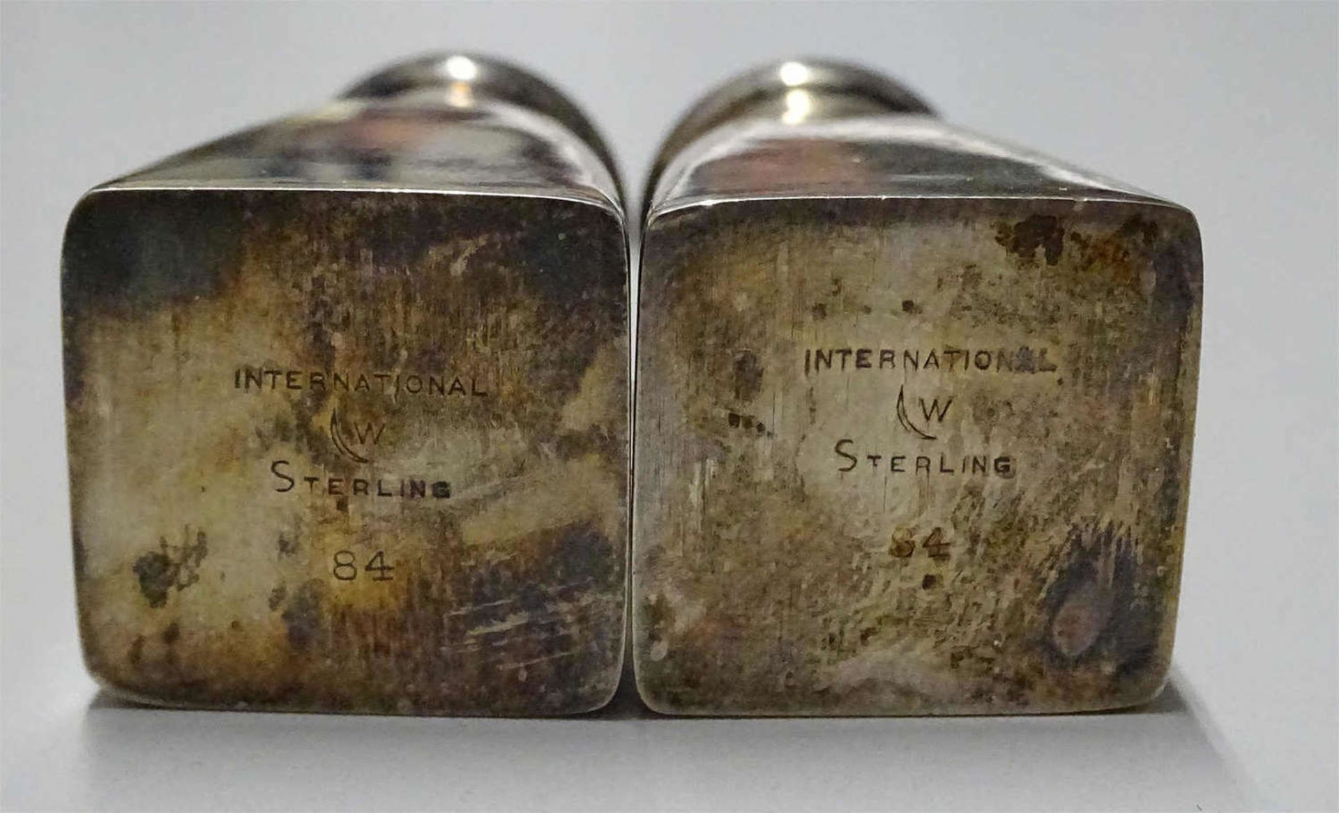 Salz- und Pfefferstreuer, International Sterling 84, 800er Stempel. Gewicht ca. 24,3 gr.Salt and - Image 2 of 2