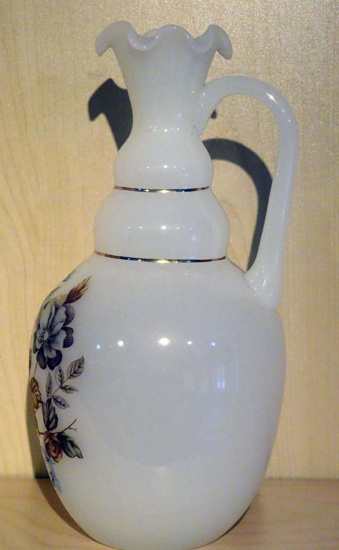 1 alte Henkelvase, Milchglas, um 1900. Höhe ca. 33 cm, guter Zustand.1 old handle vase, frosted - Image 2 of 2