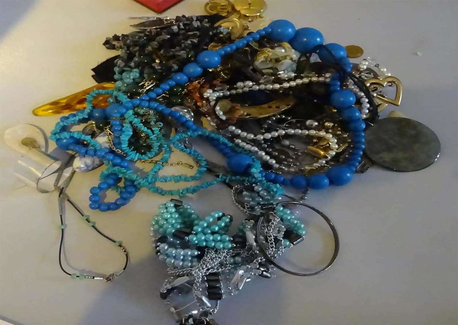 1 Lot Modeschmuck aus Auflösung, bitte besichtigen!1 Lot Fashion jewelery on dissolution, please