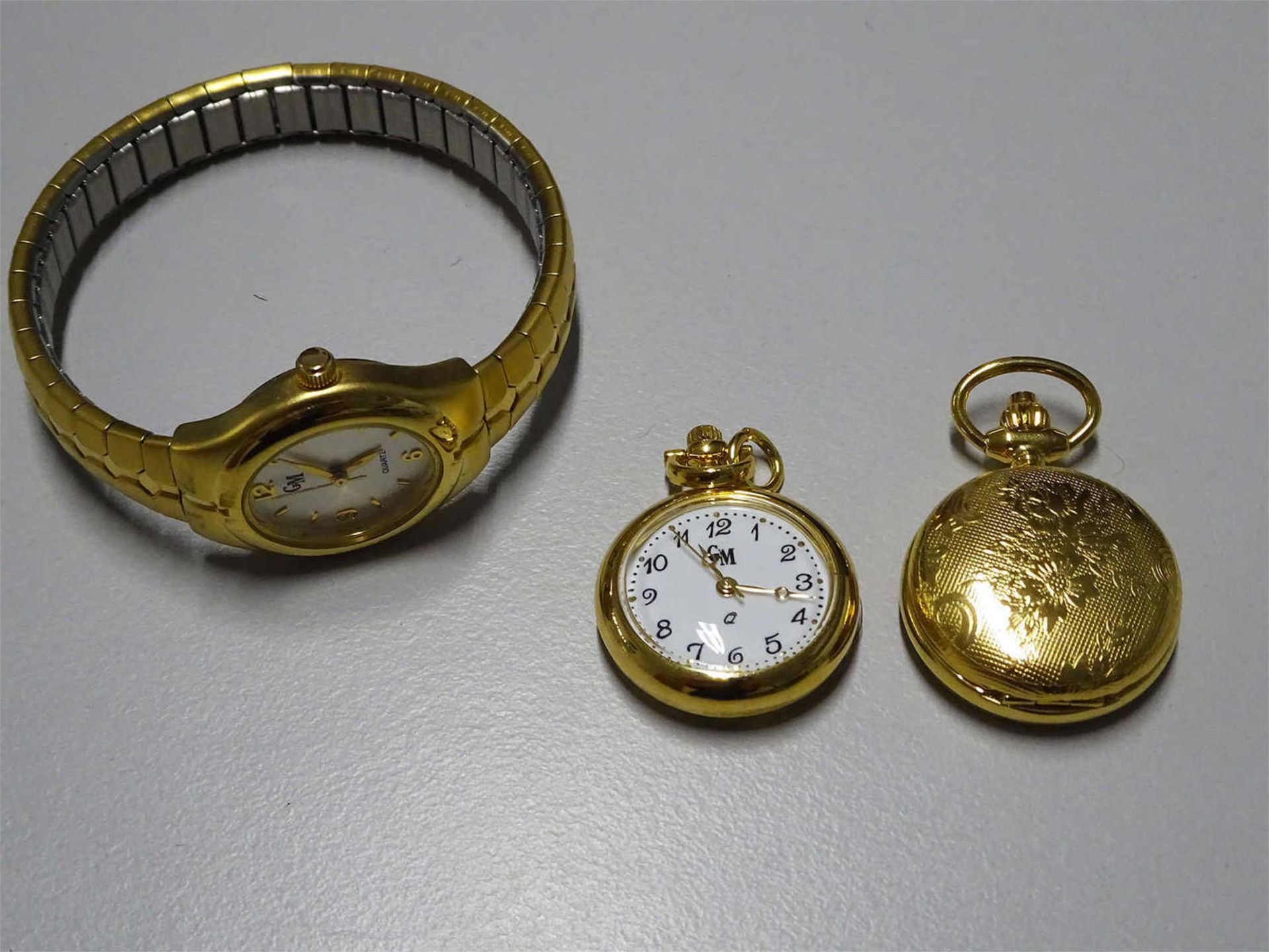 3 Goldmeister Damenuhren, dabei 1 Armbanduhr, 1 kleine Taschenuhr, sowie 1 kleine Uhr als