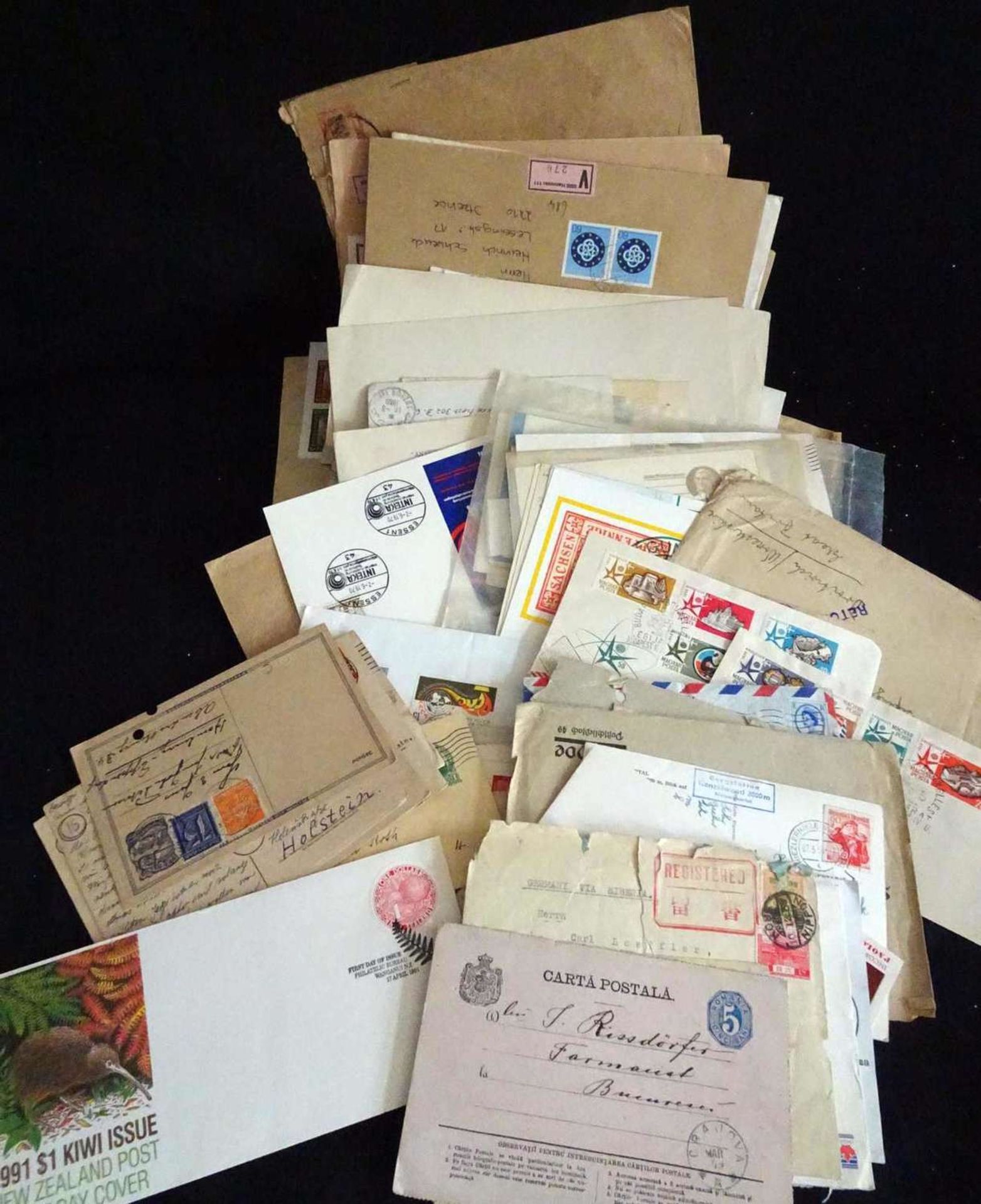 Briefe und Postkartenlos alle Welt, dabei auch ältere Karten, etc. Aus Auflösung.Letters and