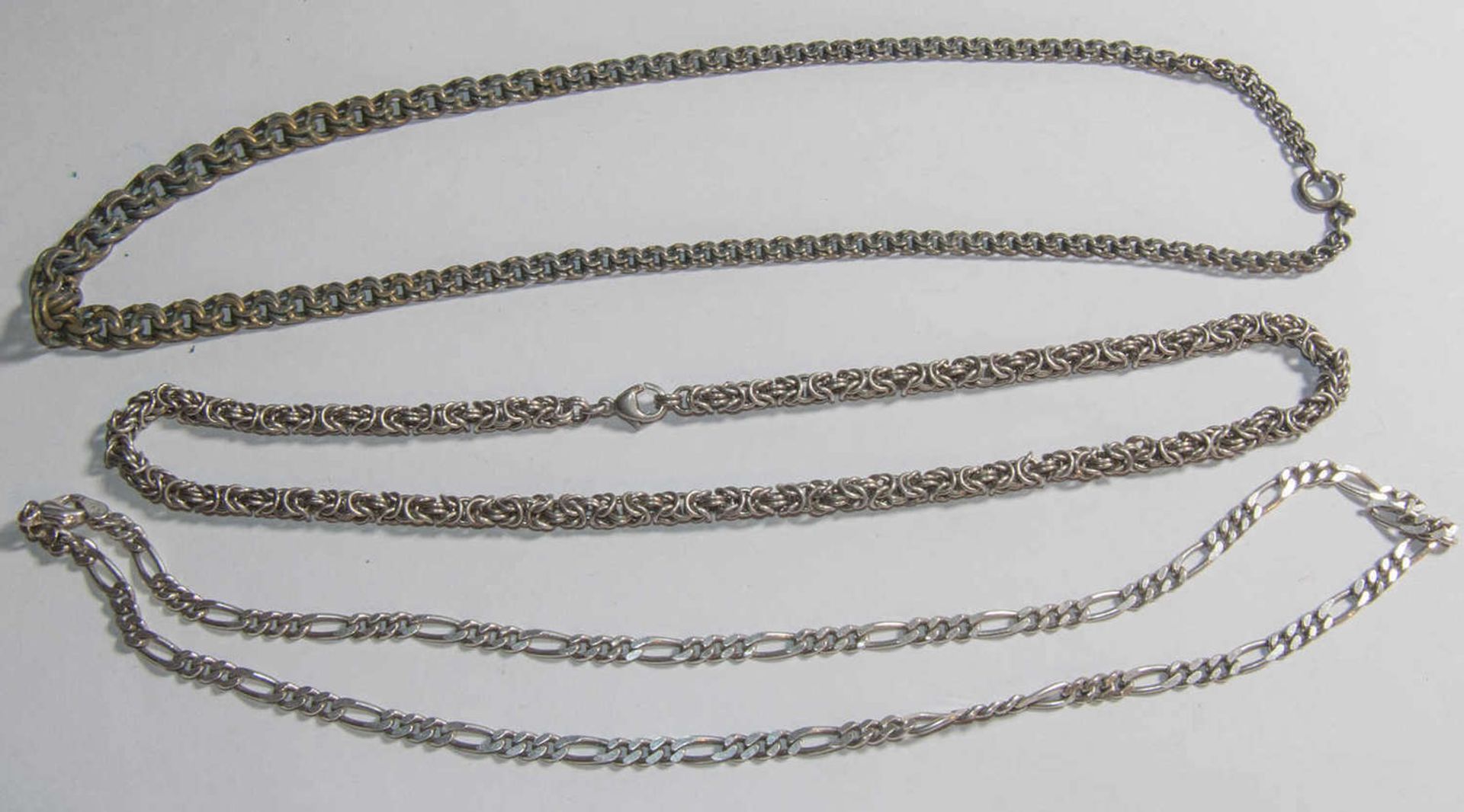 3 Silberketten, verschiedene Modelle, Gewicht ca. 73,8 gr.3 silver chains, different models,