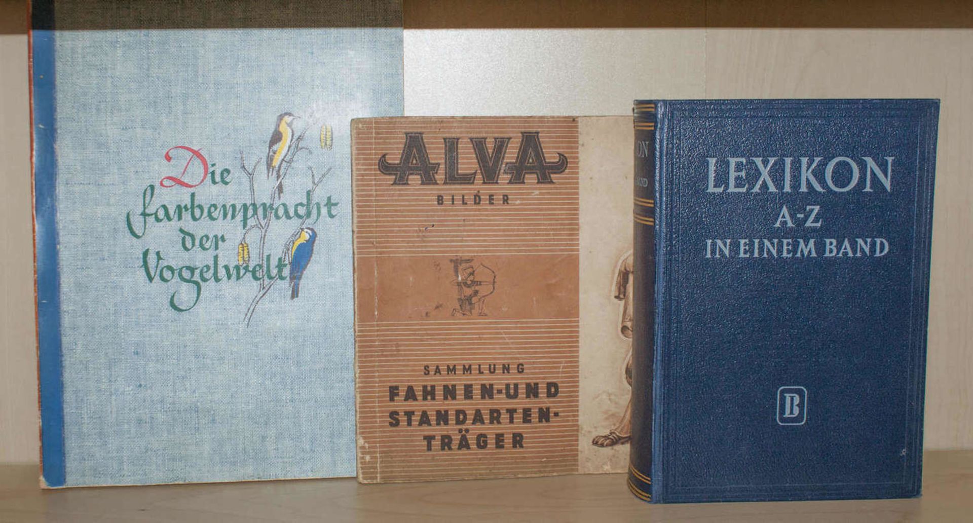 2 Sammelbilderalben, 1x ALVA Bilder Fahnen und Standarten-Träger, Album 2, ca. 1933, nicht komplett,