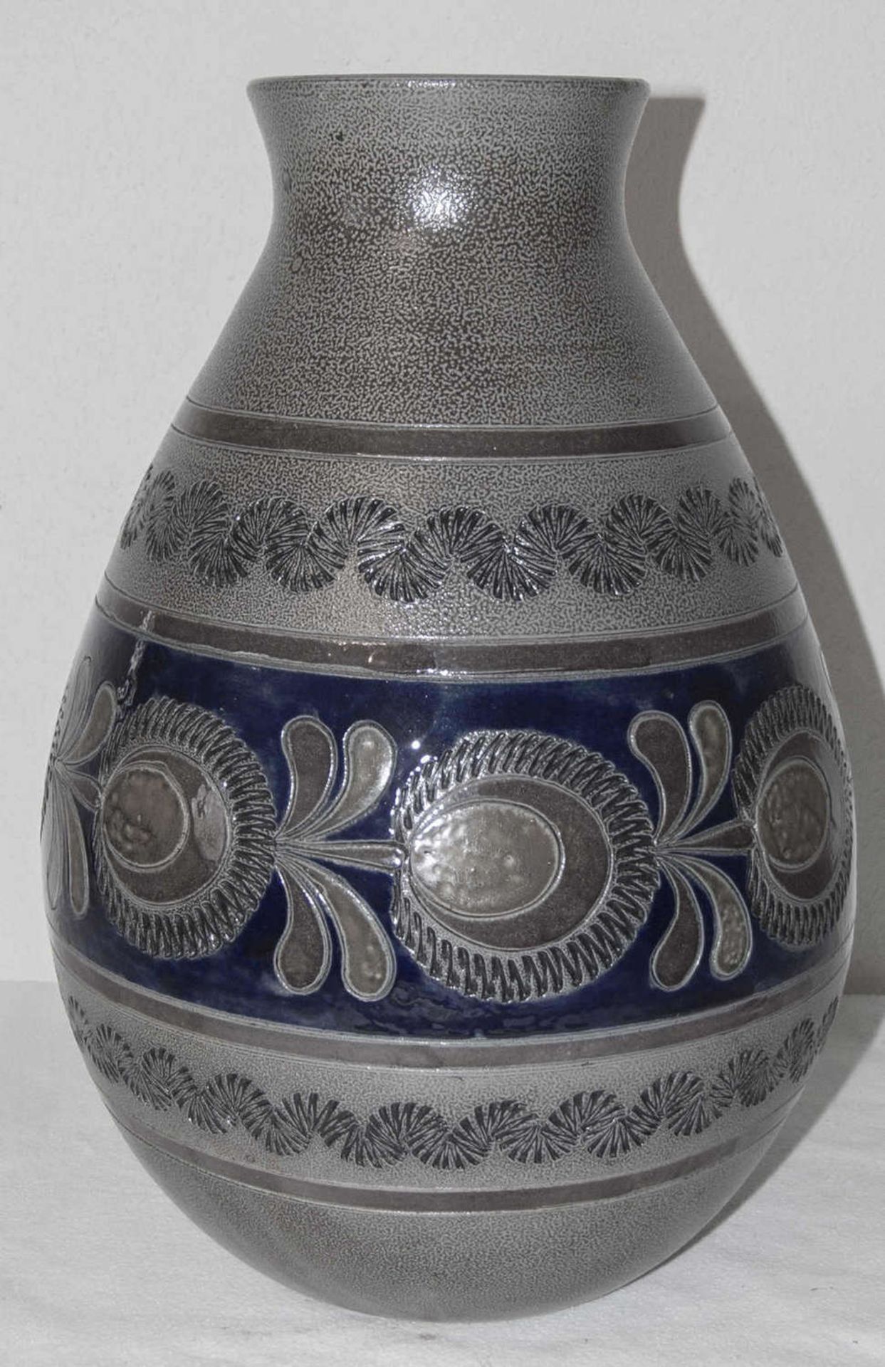 Salzglasur - Vase. Höhe: ca. 35 cm. Handarbeit.Salt glaze - vase. Height: approx. 35 cm. Handwork.