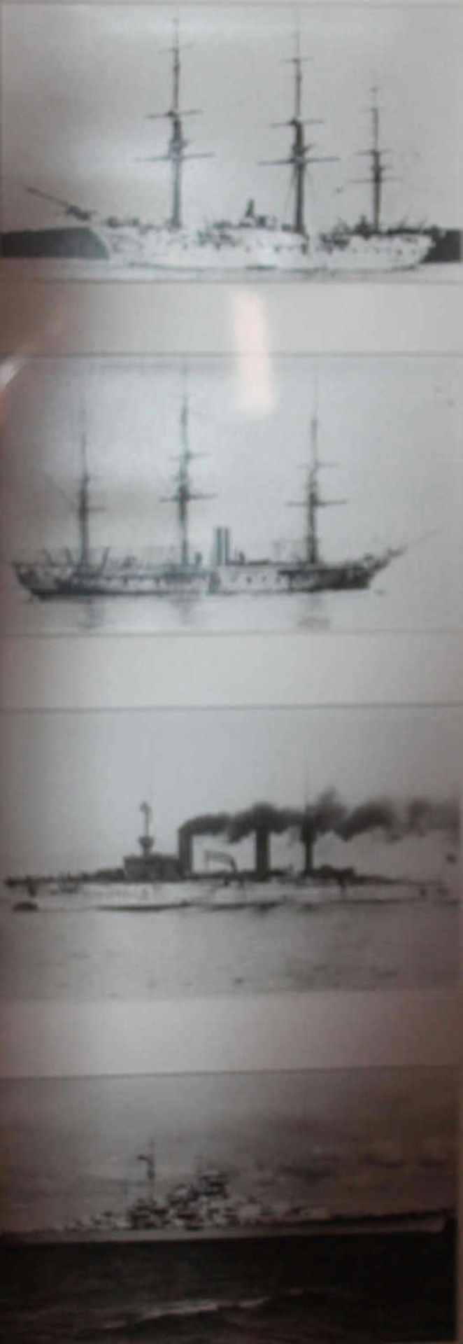 kleines Lot Postkarten und Fotos im Bilderrahmen mit Panzerfäusten & Schlachtschiffen des 1. & 2. - Bild 2 aus 3