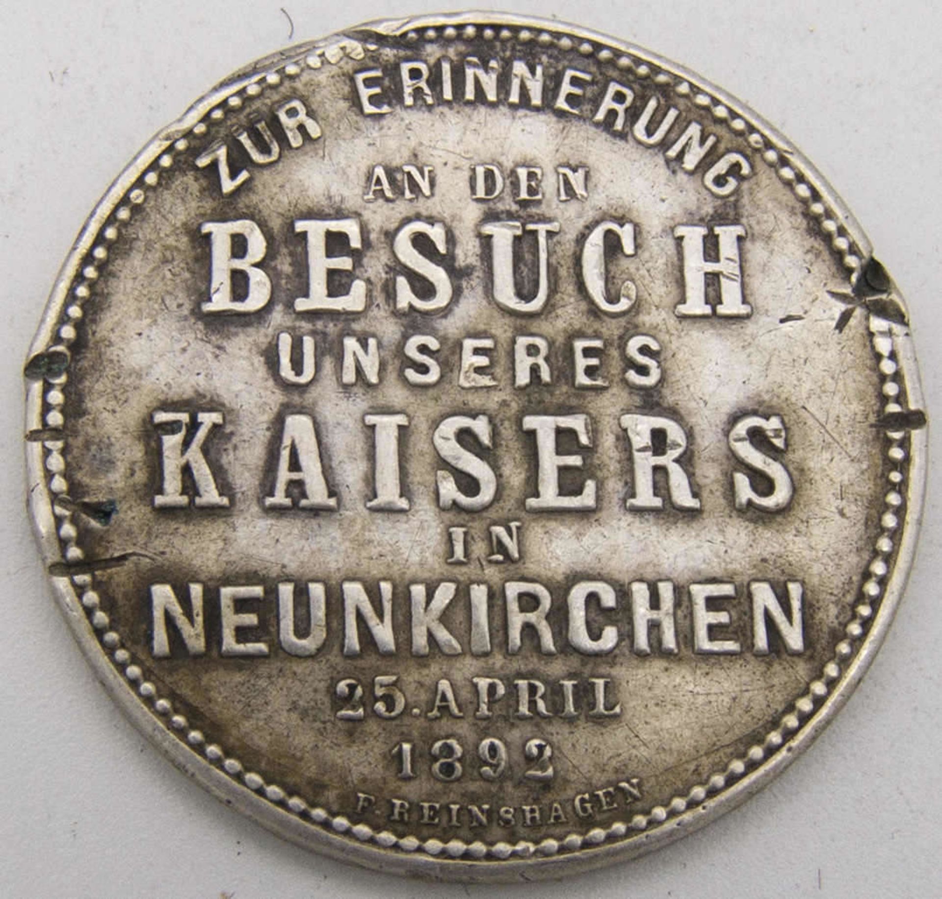 Erinnerungs - Medaille "Zur Erinnerung an den Besuch unseres Kaisers in Neunkirchen 25. April 1893". - Bild 2 aus 2