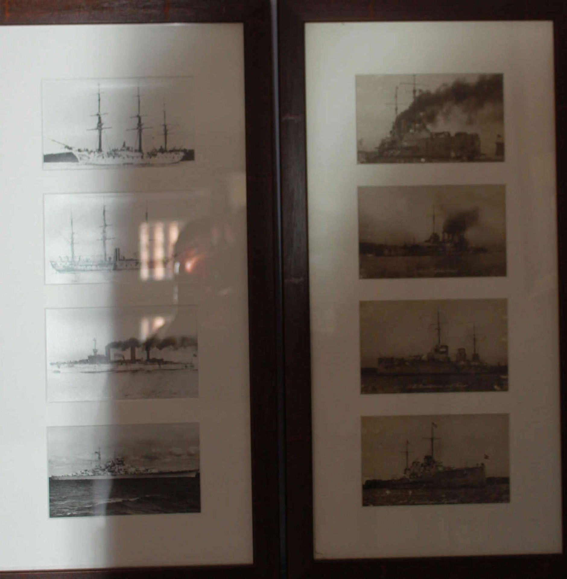 kleines Lot Postkarten und Fotos im Bilderrahmen mit Panzerfäusten & Schlachtschiffen des 1. & 2.