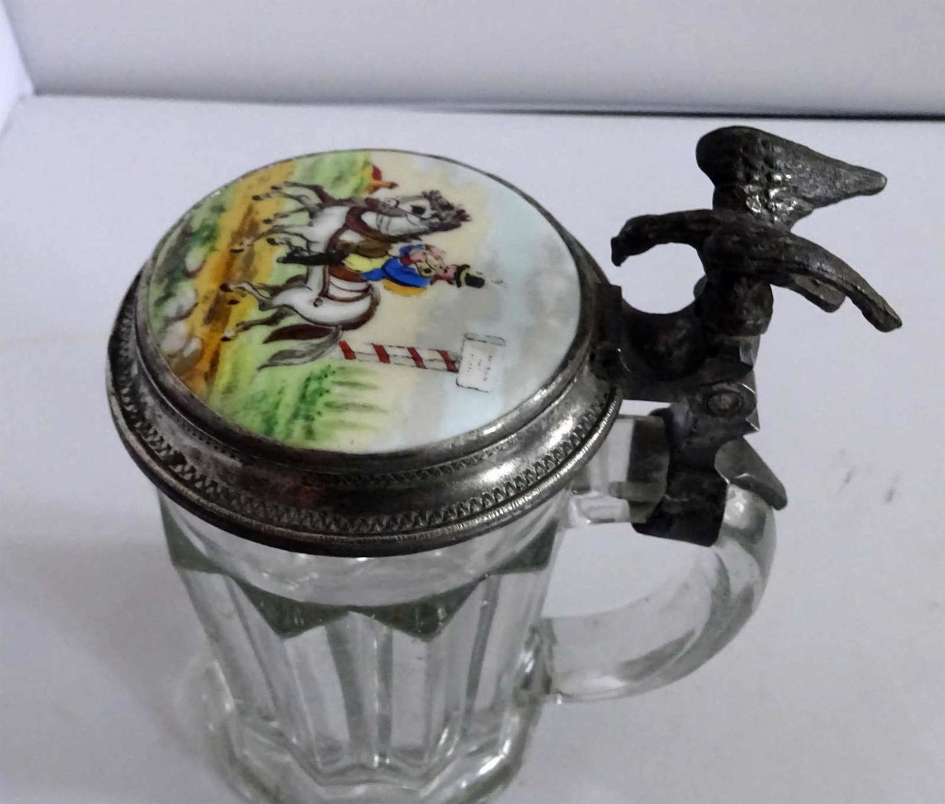 1 Postkrug, Glas mit Porzellan Deckel. Handgemalt "Postillion mit Horn" Daumendrücker Adler. - Bild 4 aus 4