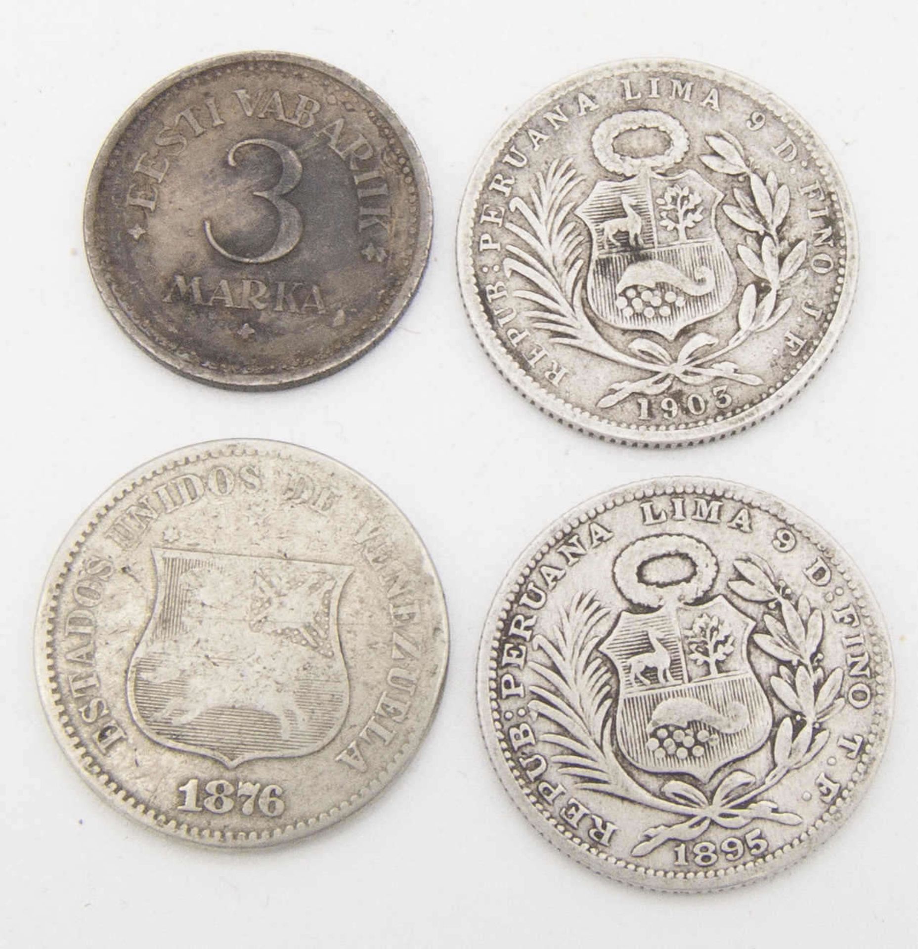 Lot Silbermünzen, bestehend aus: Peru 1895, 1903 1/5 Sol, Venezuela 1876 2 Centavos. Dazu Estland