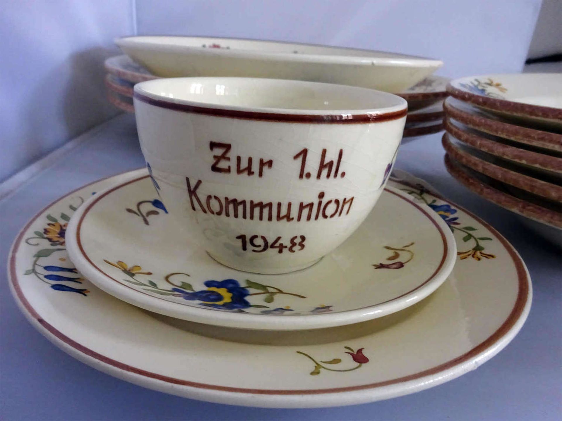 Konvolut Gebrauchskeramik "Zur 1. Heiligen Kommunion 1948" Insgesamt 11 Teile. Bitte - Image 2 of 2