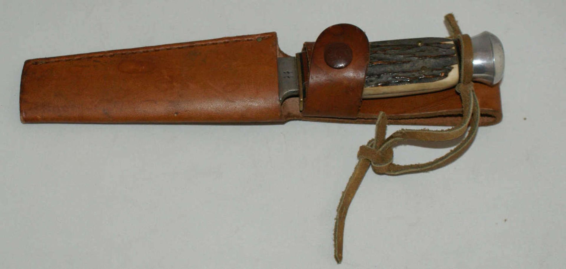 Fa. Robert Klaas Solingen, Jagdmesser 2 Storchenpunze mit Hirschhorngriff.Gesamtlänge ca. 23 cm,