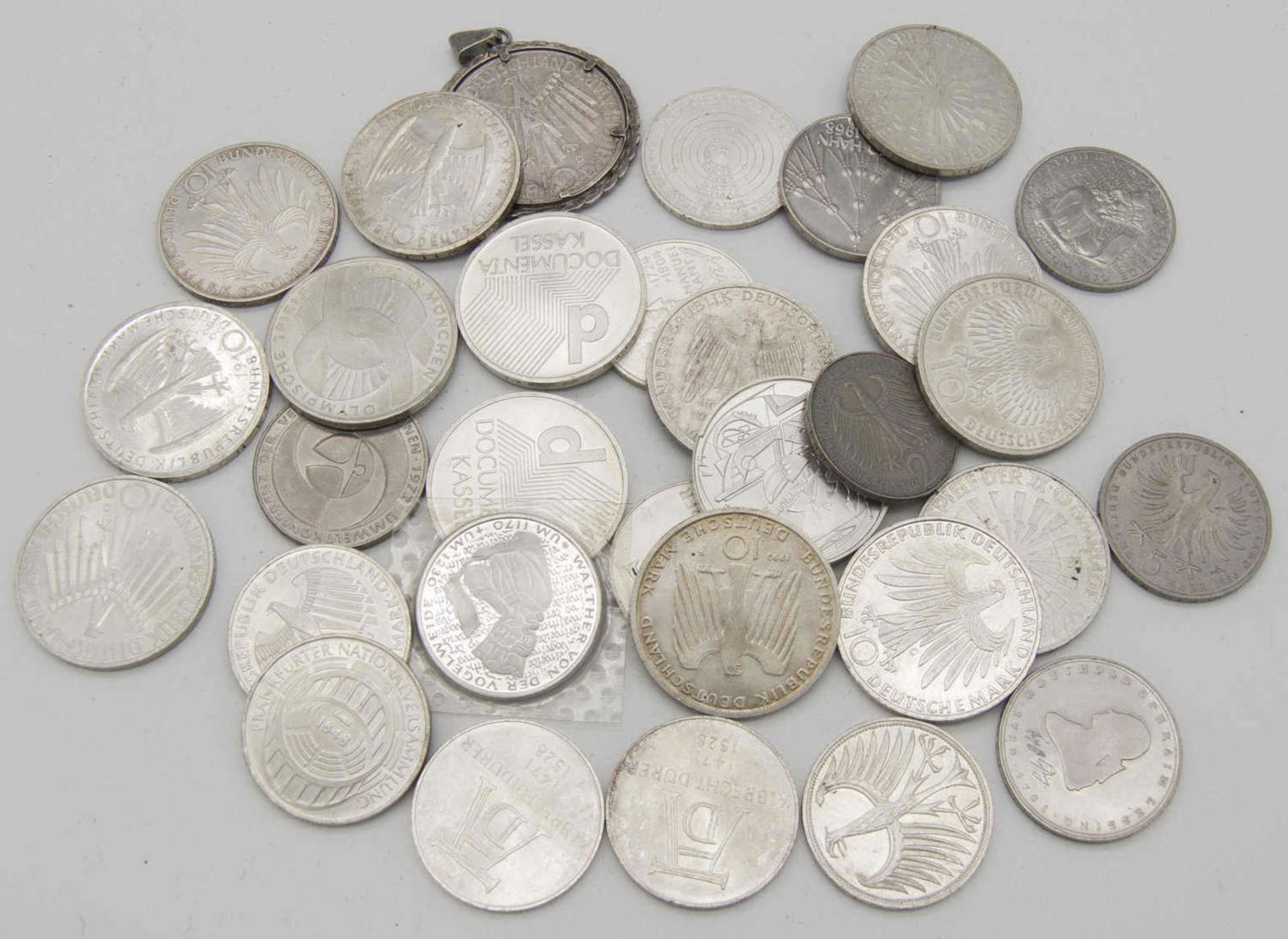 BRD 1960/2003, Lot Münzen, bestehend aus 14 x 5.- Deutsche Mark - Münzen. 12 x 10.- Deutsche