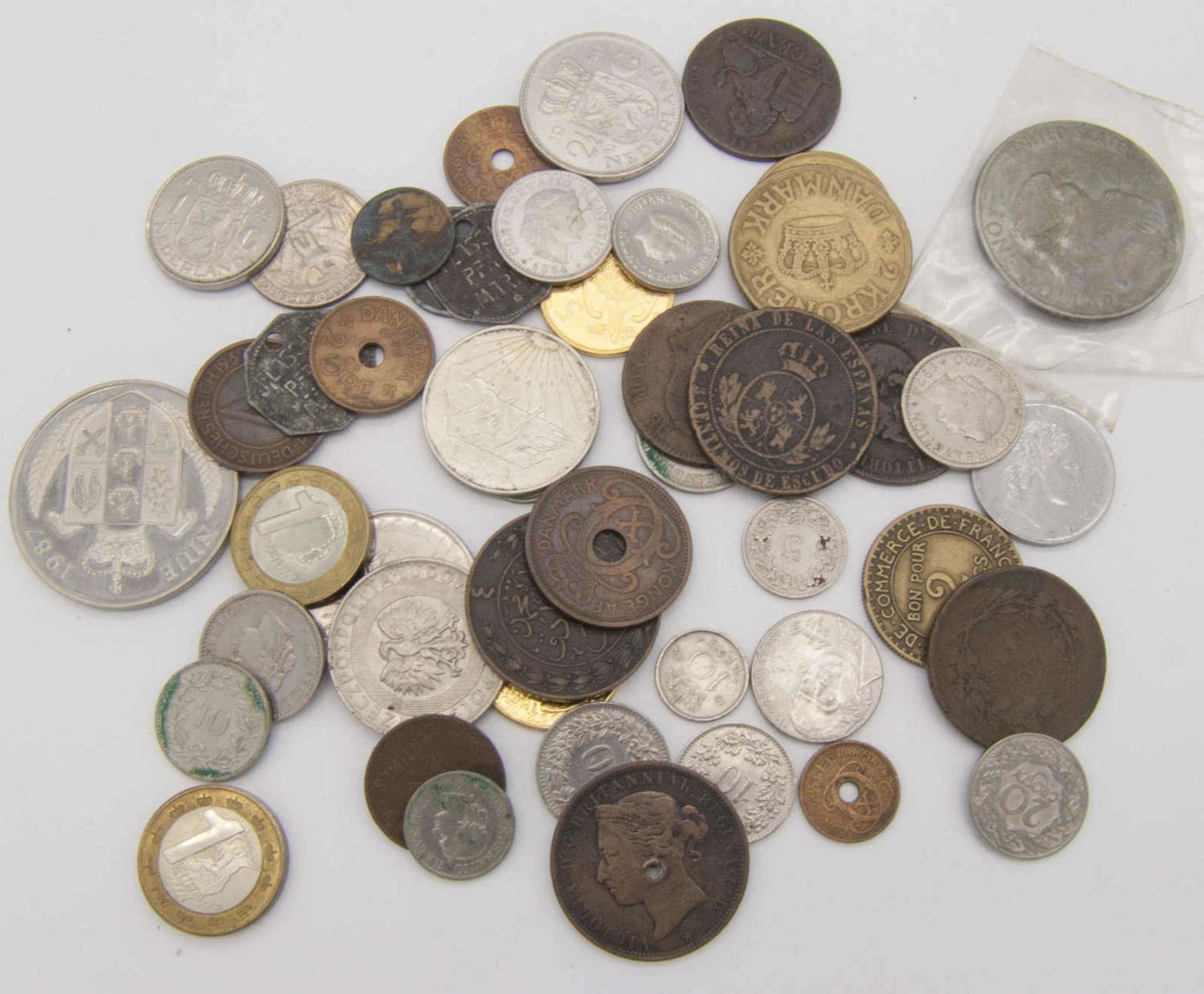 Lot Münzen aus aller Welt. Lot of coins from around the world. Please visit.
