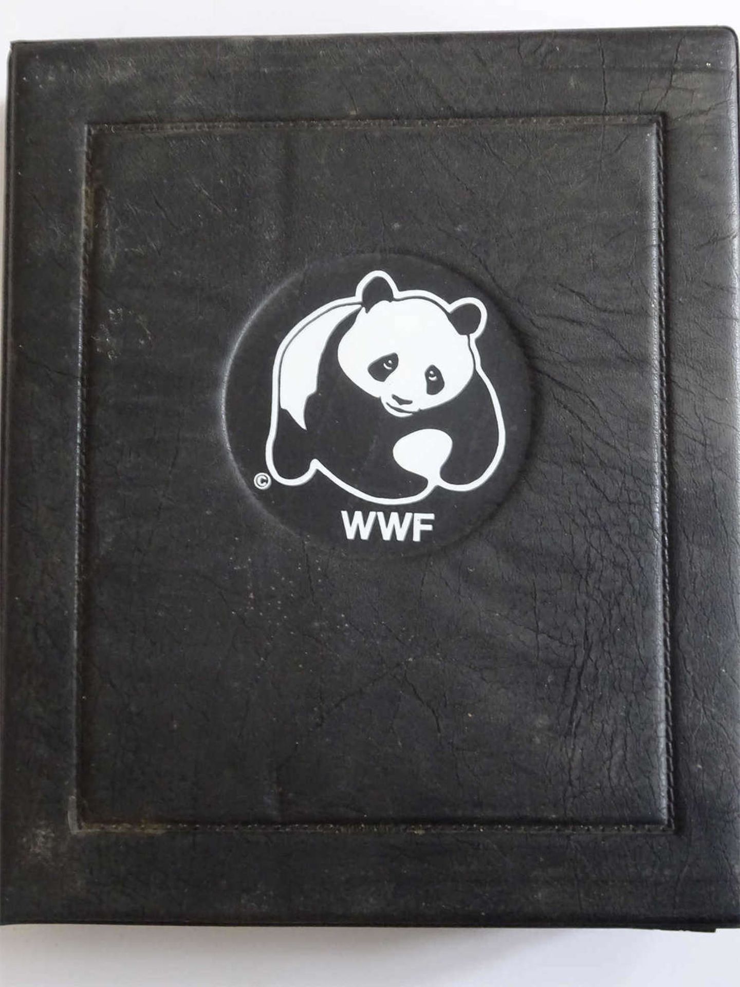 WWF Blätter, 80er Jahre. Prall gefüllt mit Briefmarken auf Sonderkarten. Guter ZustandWWF leaves,