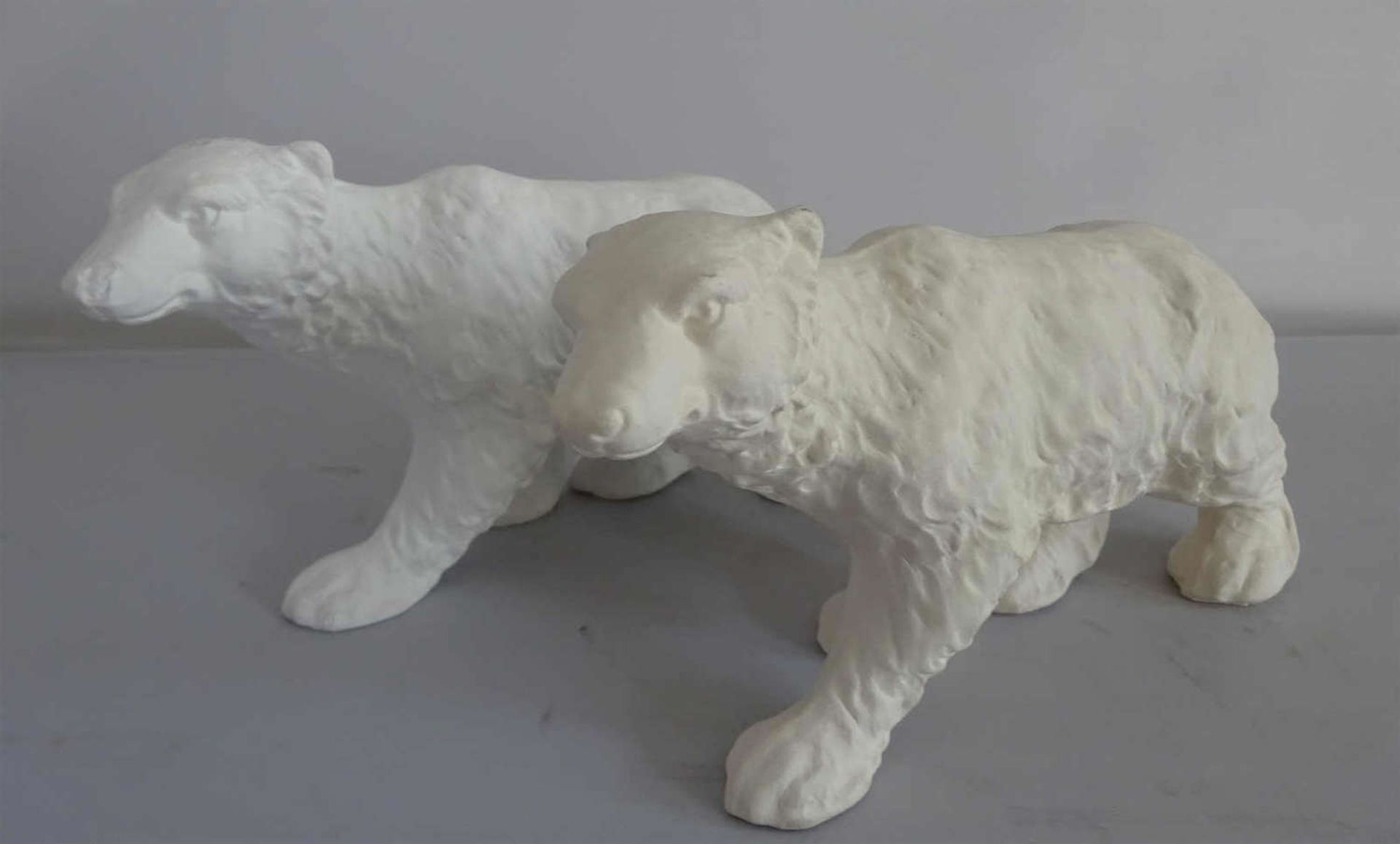 2 Gipsfiguren "Eisbären" Frankenthaler Modelformen, höhe ca. 7 cm, breite ca. 12 cm2 gypsum