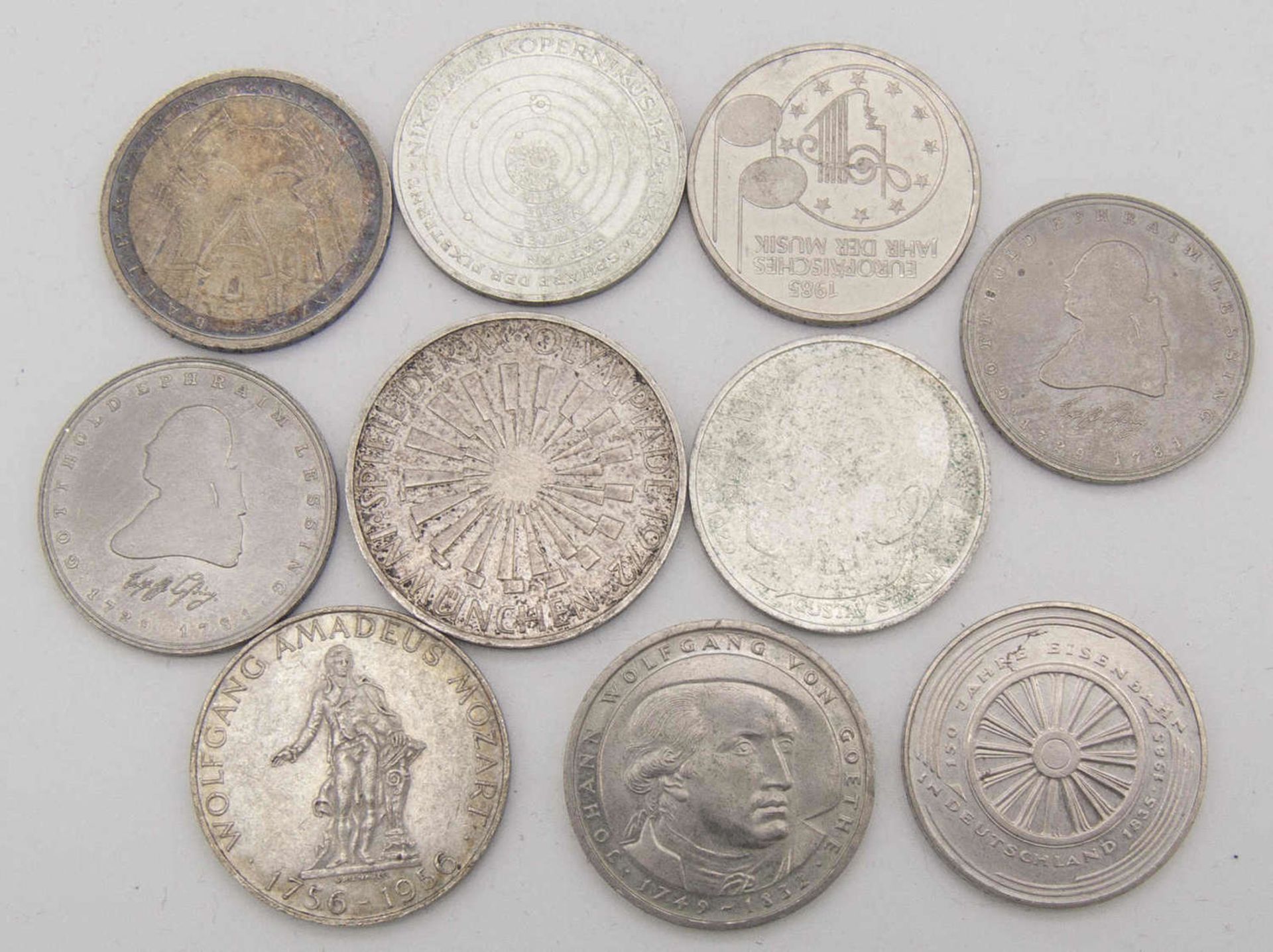 BRD Lot Münzen, bestehend aus 8 St 5.- Deutsche Mark und 1 x 10.- Deutsche Mark - Münzen. Dazu 25