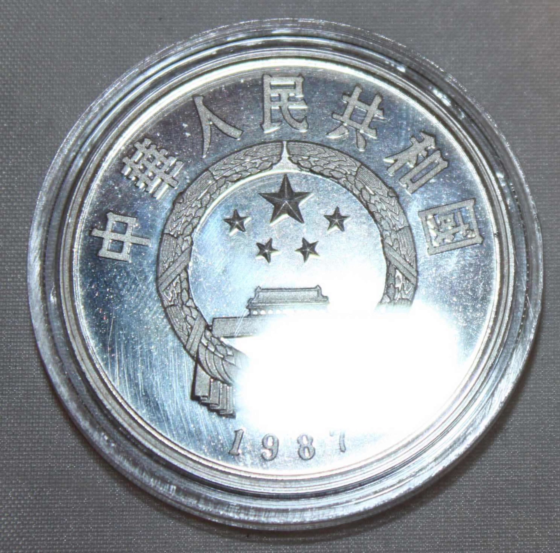 China 1987, 5 Yuan - Silbermünze "Du Fu". Silber 900. Gewicht: 22,2 gr.. In Kapsel. Erhaltung: PP. - Bild 2 aus 3