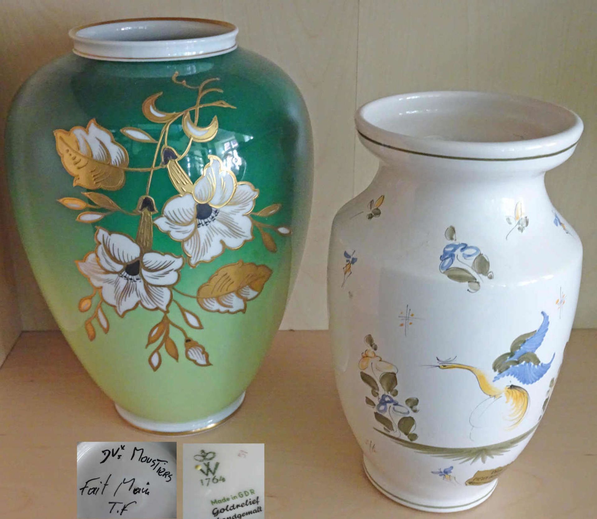 2 Porzellanvasen, dabei Alt-Wallendorf sowie 1x Vieux Moustiers. Guter Zustand2 porcelain vase, as