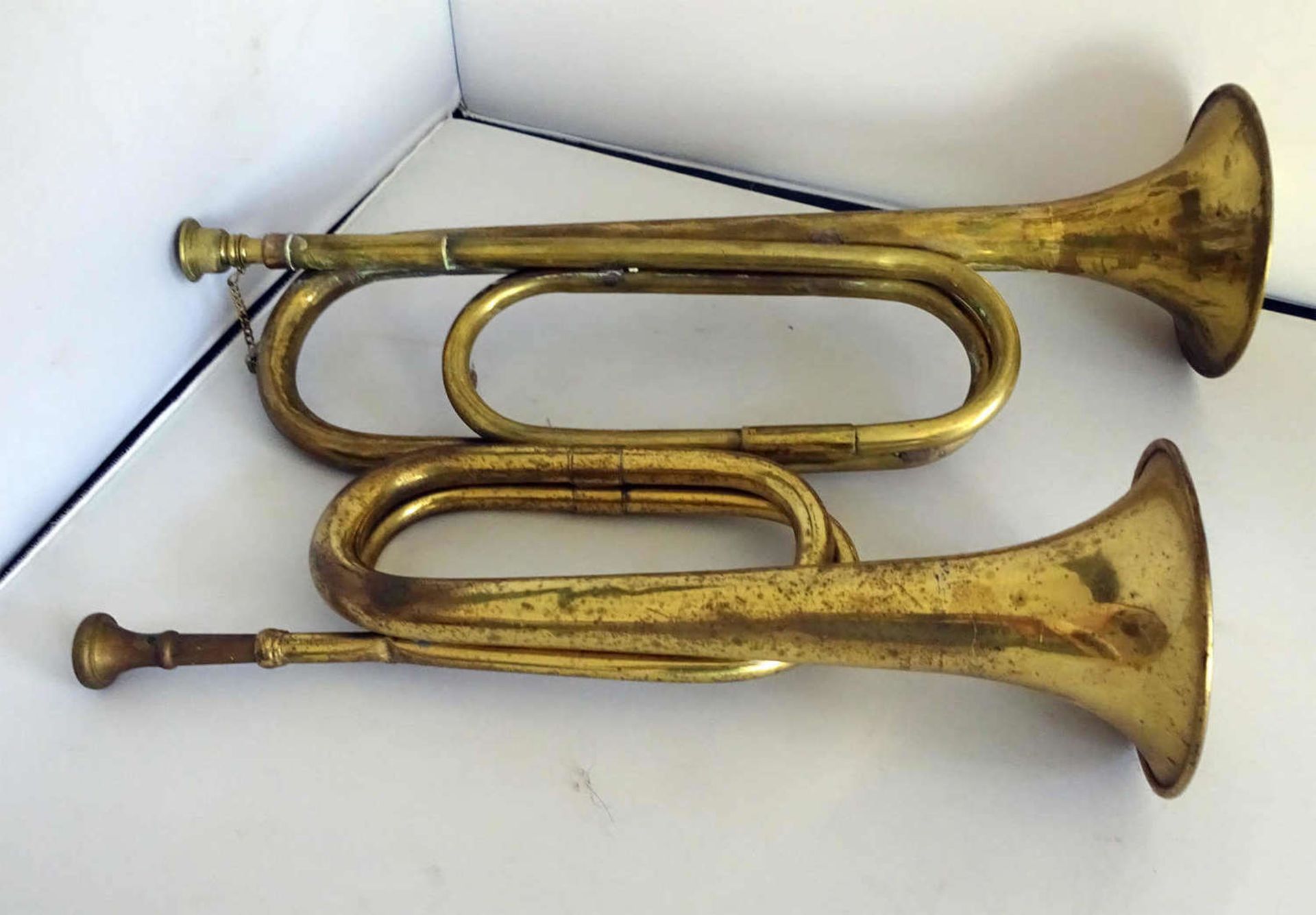 2 alte Trompeten, Funktion nicht geprüft.2 old trumpets, function not tested. - Bild 2 aus 2