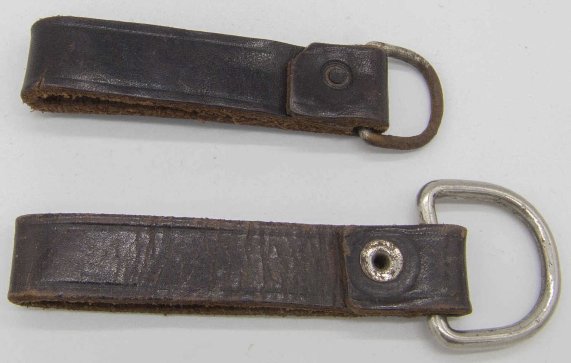 2. Weltkrieg, 2 Gehänge, Leder2nd World War, 2 pendants, leather