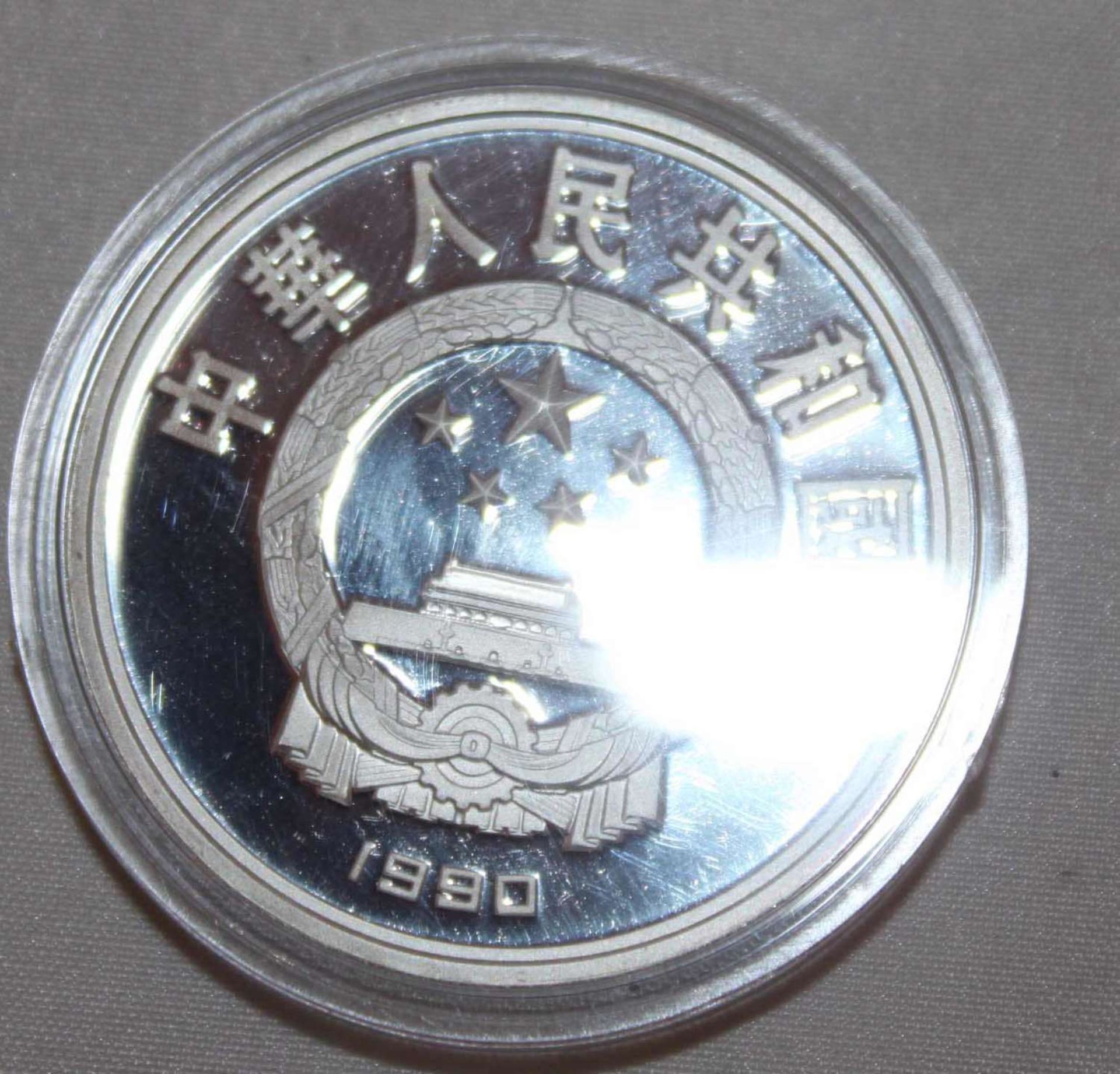 China 1990, 10 Yuan - Silbermünze "Ludwig van Beethoven". Silber 925. Gewicht: 27 gr.. In Kapsel. - Bild 2 aus 3