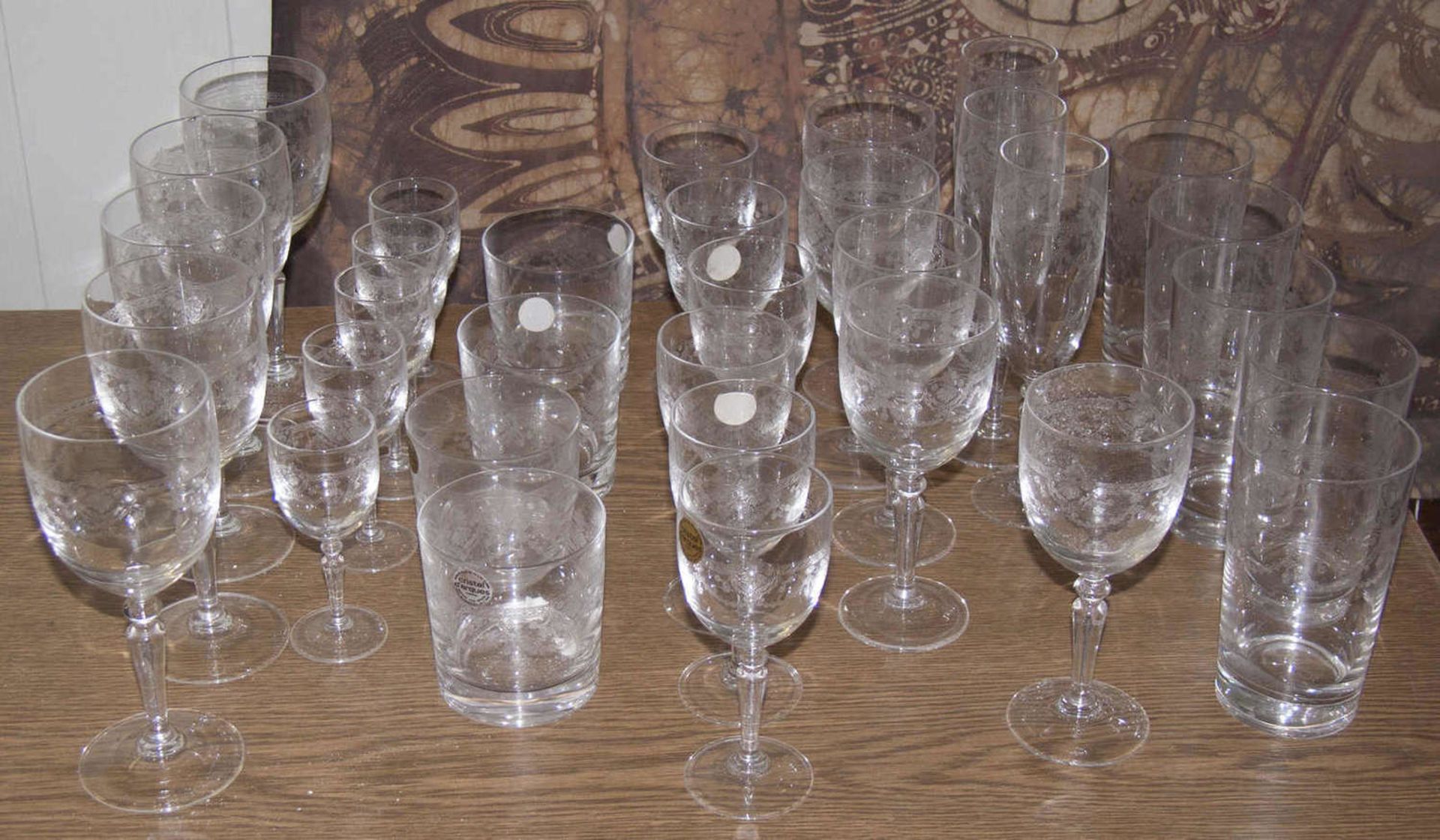 Glas - Konvolut, bestehend aus Wein-, Likör-, Sekt- und Wassergläsern. Feine Ornamente.Glass -