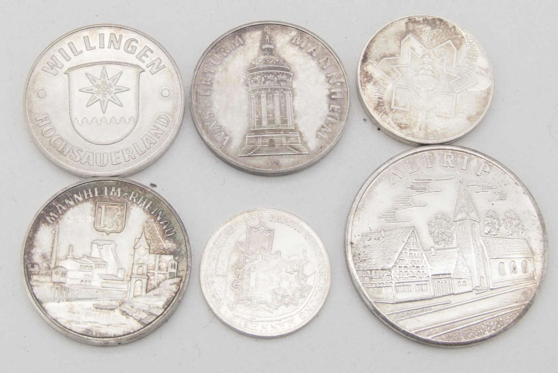 Lot Silbermedaillen. Gewicht: ca. 60 g. Lot of silver medals. Weight: approx. 60 g. Please visit.