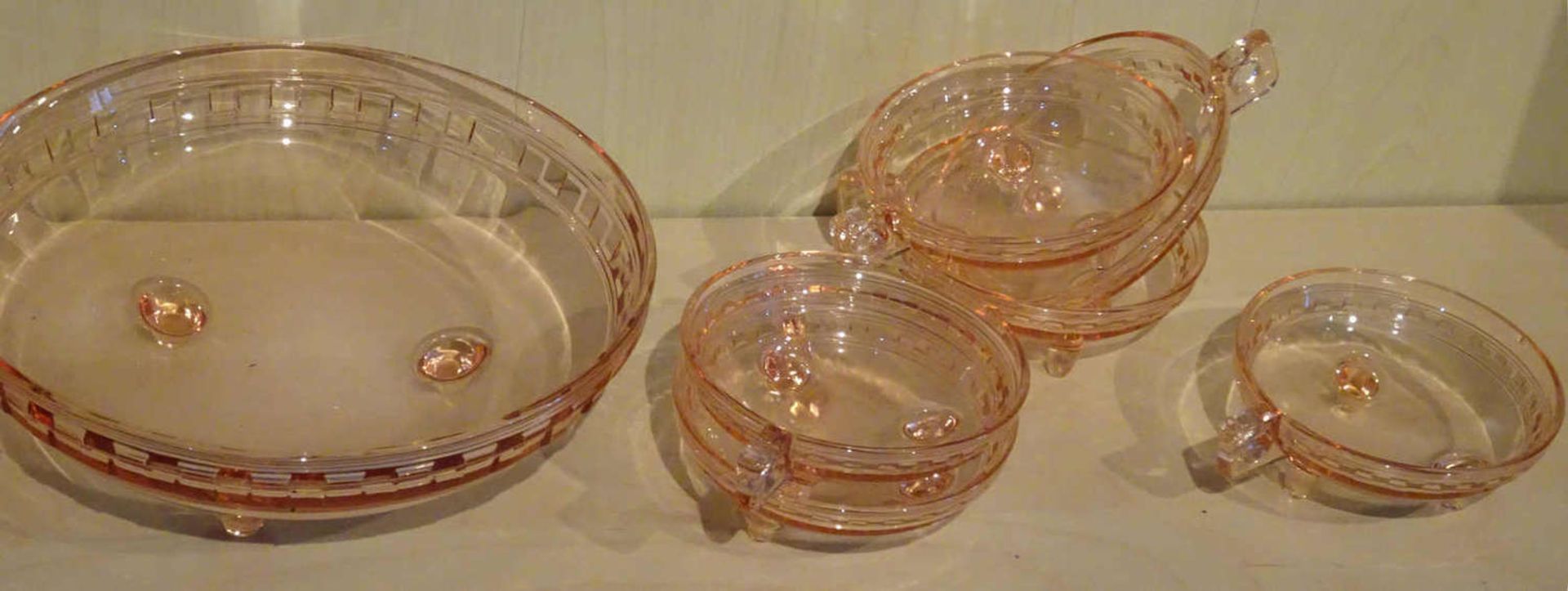 rosa Glasset - 60er Jahre, bestehend aus 1 großen Schüssel, sowie passend 6 Schälchen.pink glass set