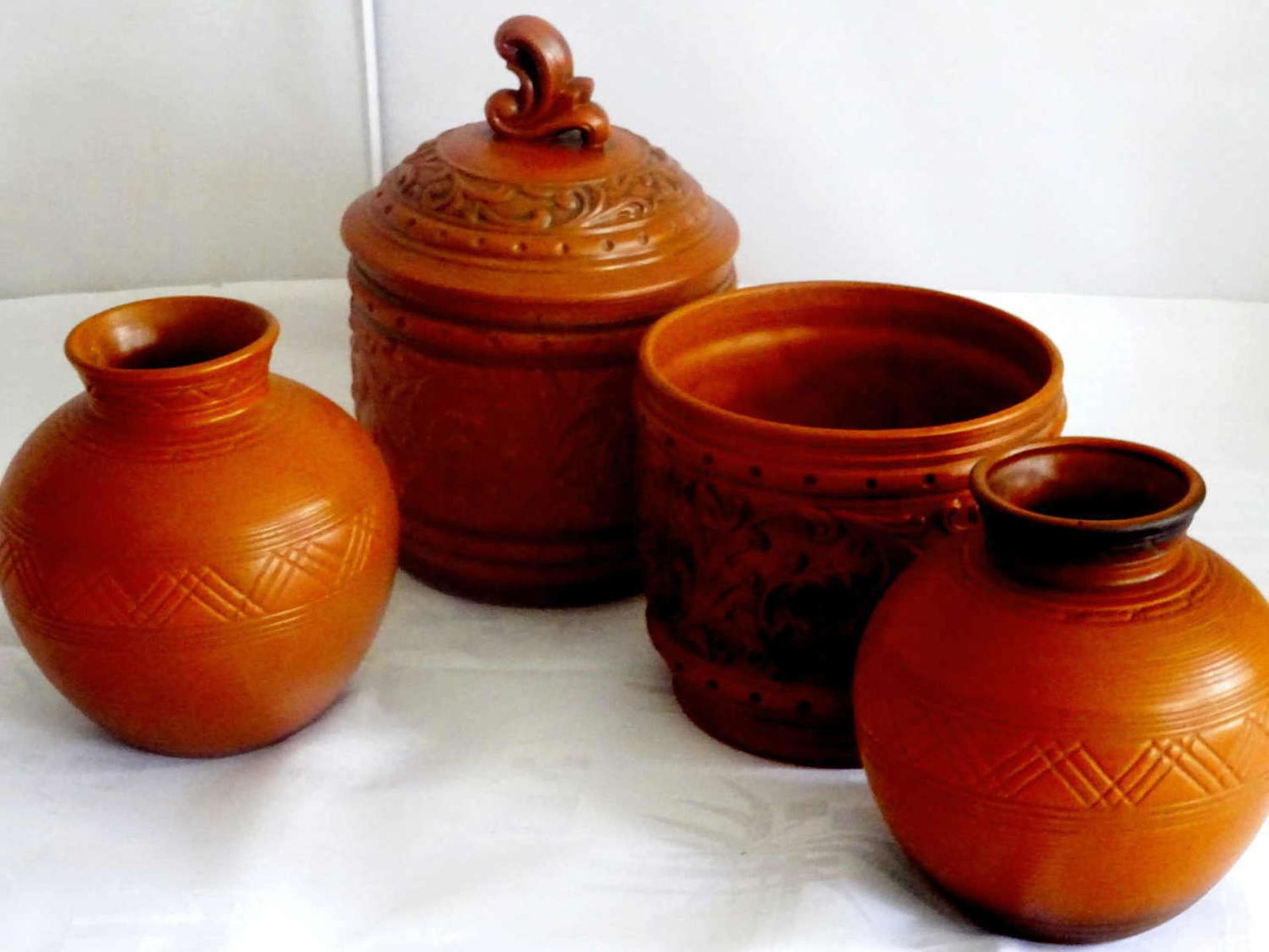 4 Keramikvasen "Grünstadt", verschiedene Ausführungen und Größen. 1x mit Deckel4 ceramic vases "