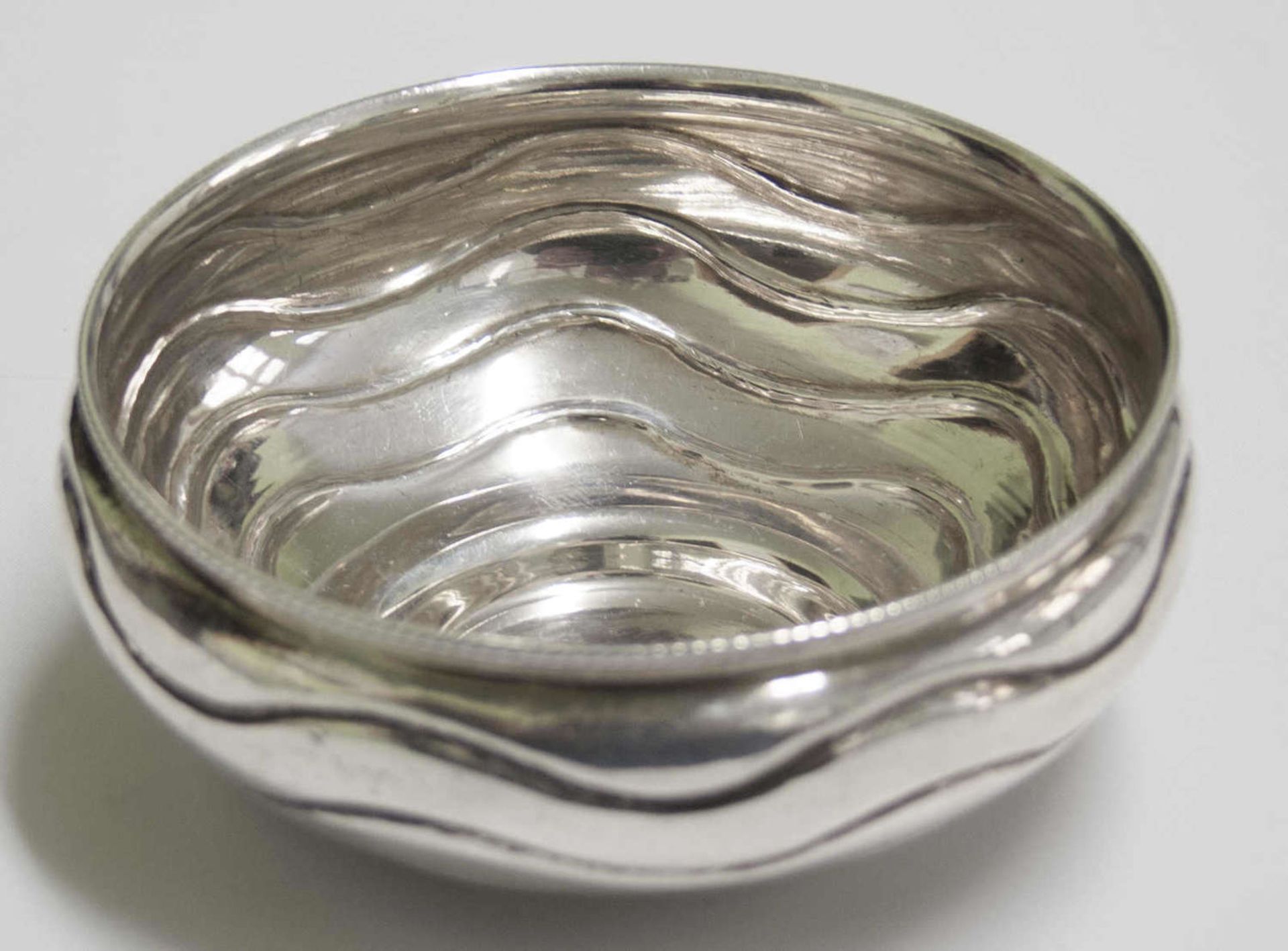 Silberschale, gepunzt mit 900 und HU. Gewicht ca. 54,6 grSilver bowl, hallmarked 900 and HU.