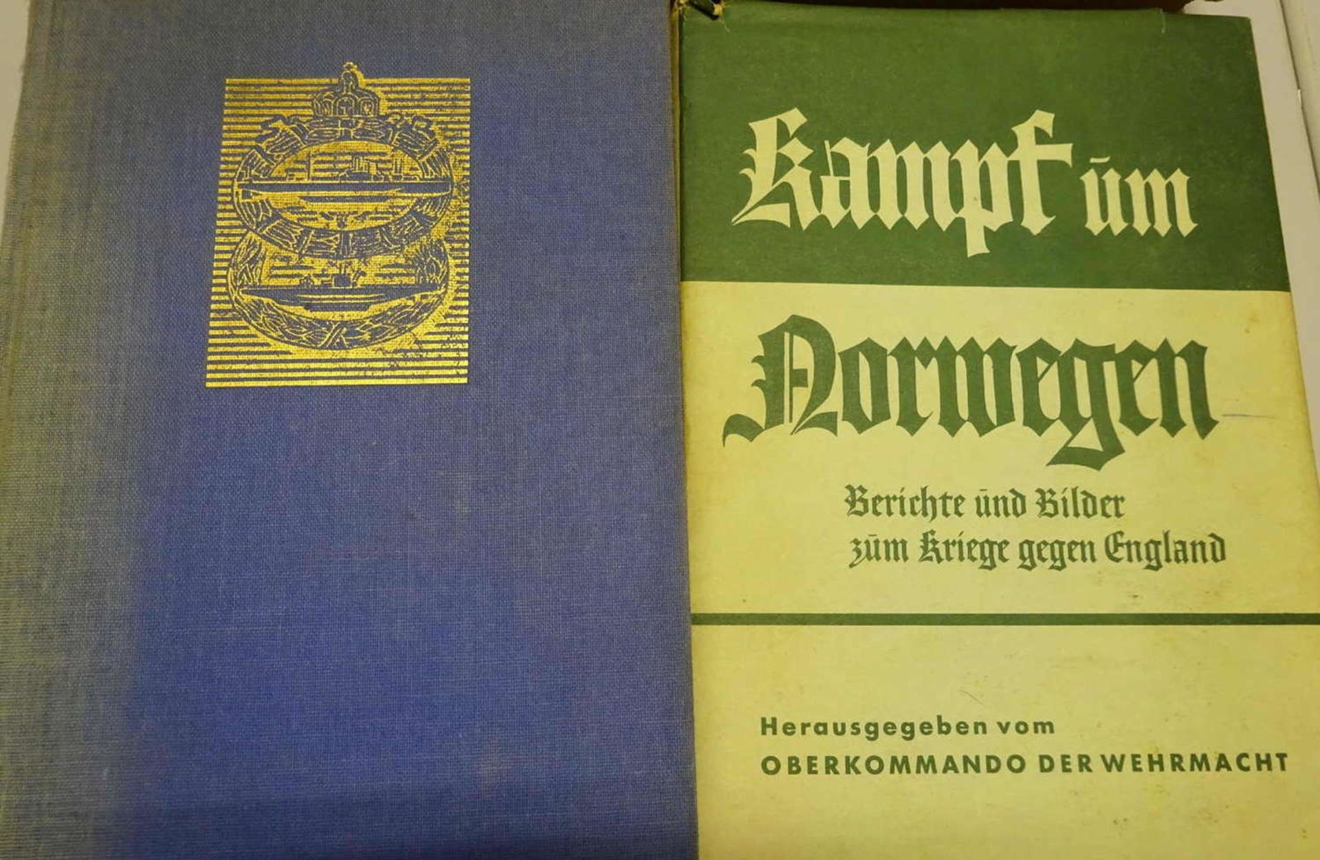 4 Bücher Militaria, best. aus: Der Heldenkampf um Narvik, Kampf um Norwegen, Die Wölfe und der - Image 2 of 3