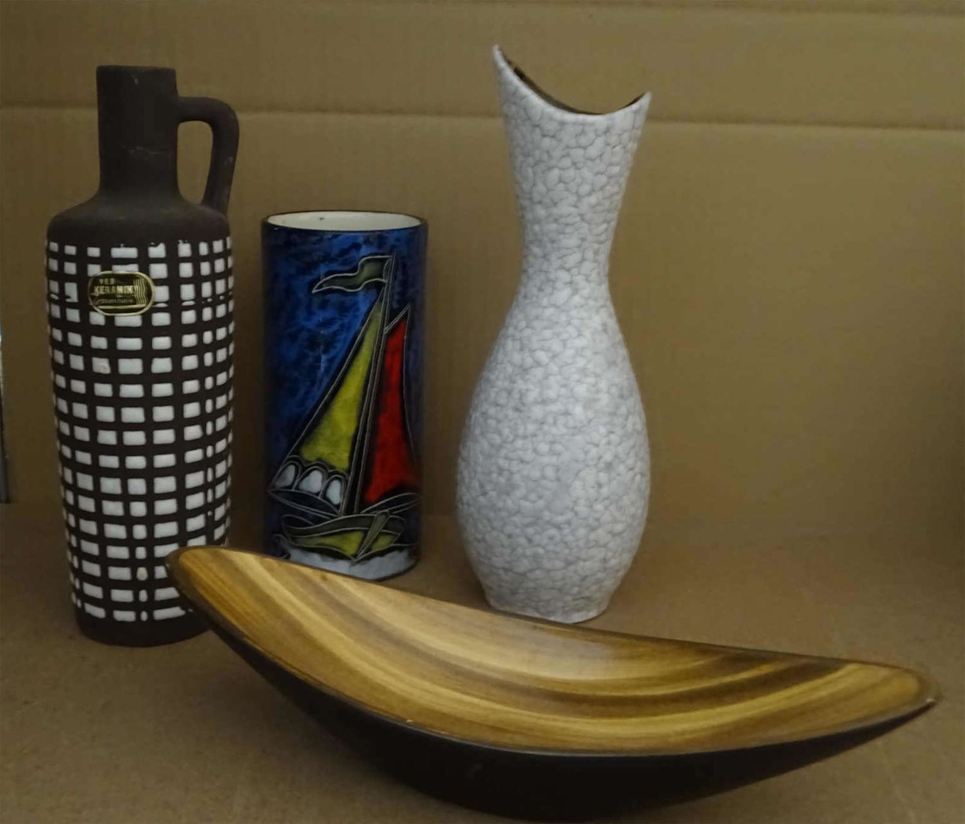 Lot 70er Jahre Keramik, bestehend aus 3 Vasen, sowie 1 Schale. Guter Zustand.Lot 70s ceramic,