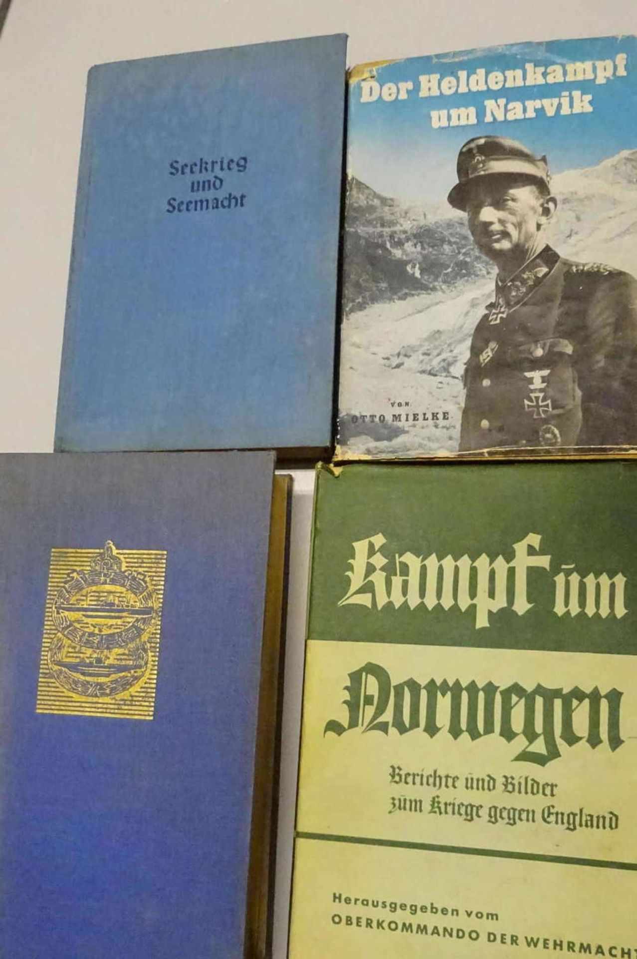 4 Bücher Militaria, best. aus: Der Heldenkampf um Narvik, Kampf um Norwegen, Die Wölfe und der