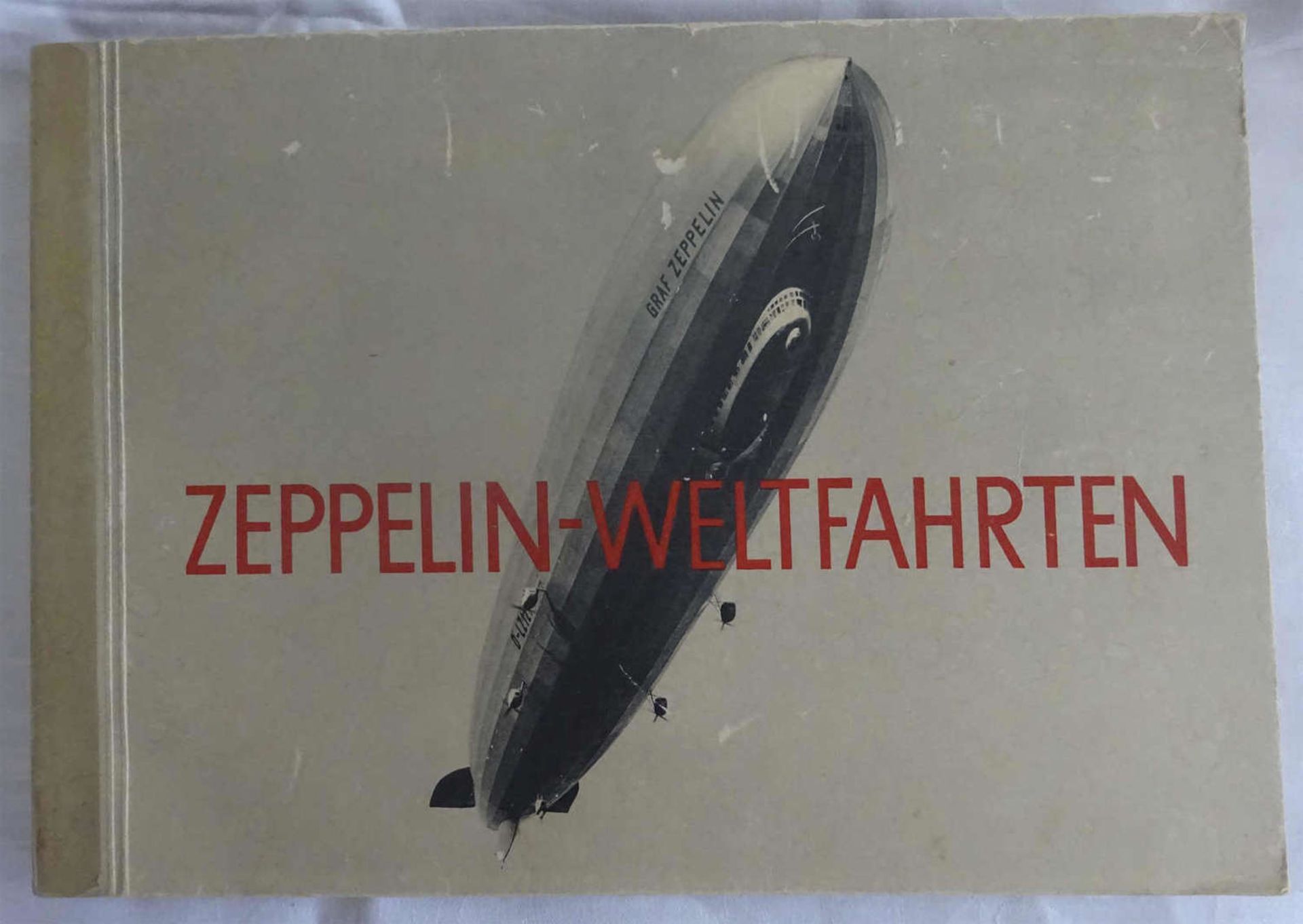 Sammelbilder Album Zeppelin-Weltfahrten mit 264 Bromsilber-Bilder. Band ICollectible album