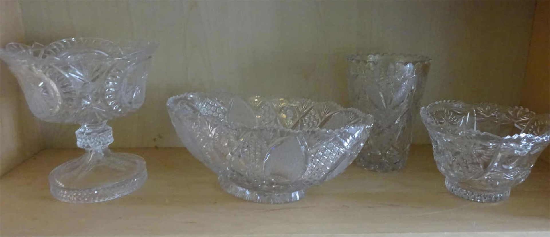 Lot Kristallglas, bestehend aus 1 Vase, sowie 3 Schüsseln, verschiedene Modelle, dabei oft