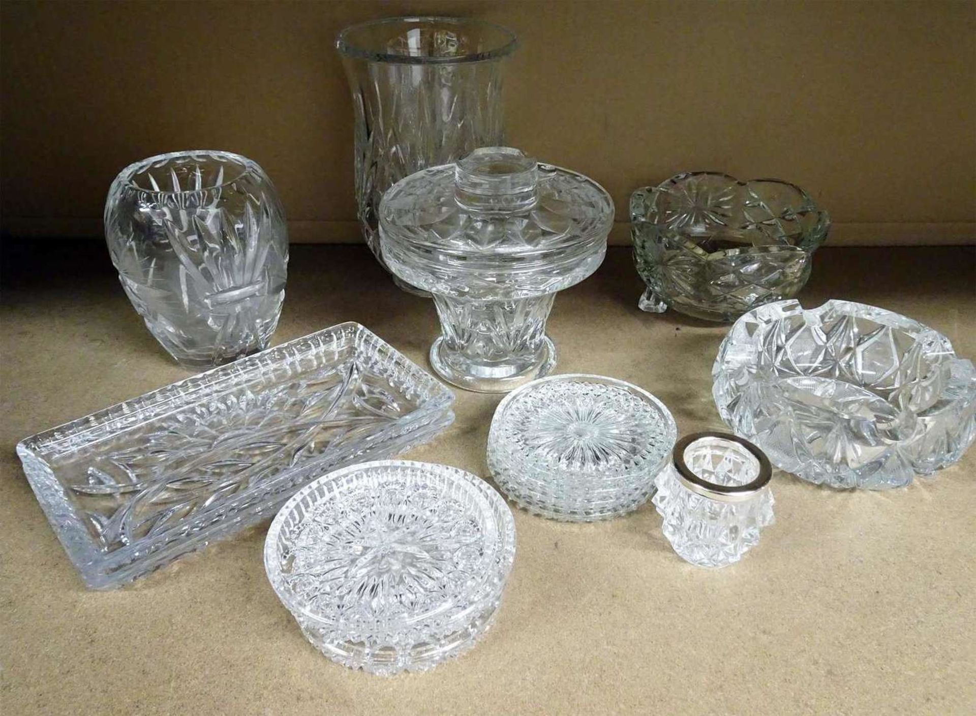 Lot Bleikristall, dabei Vasen, Schalen, etc. Guter Zustand.Lot lead crystal, with vases, bowls, etc.