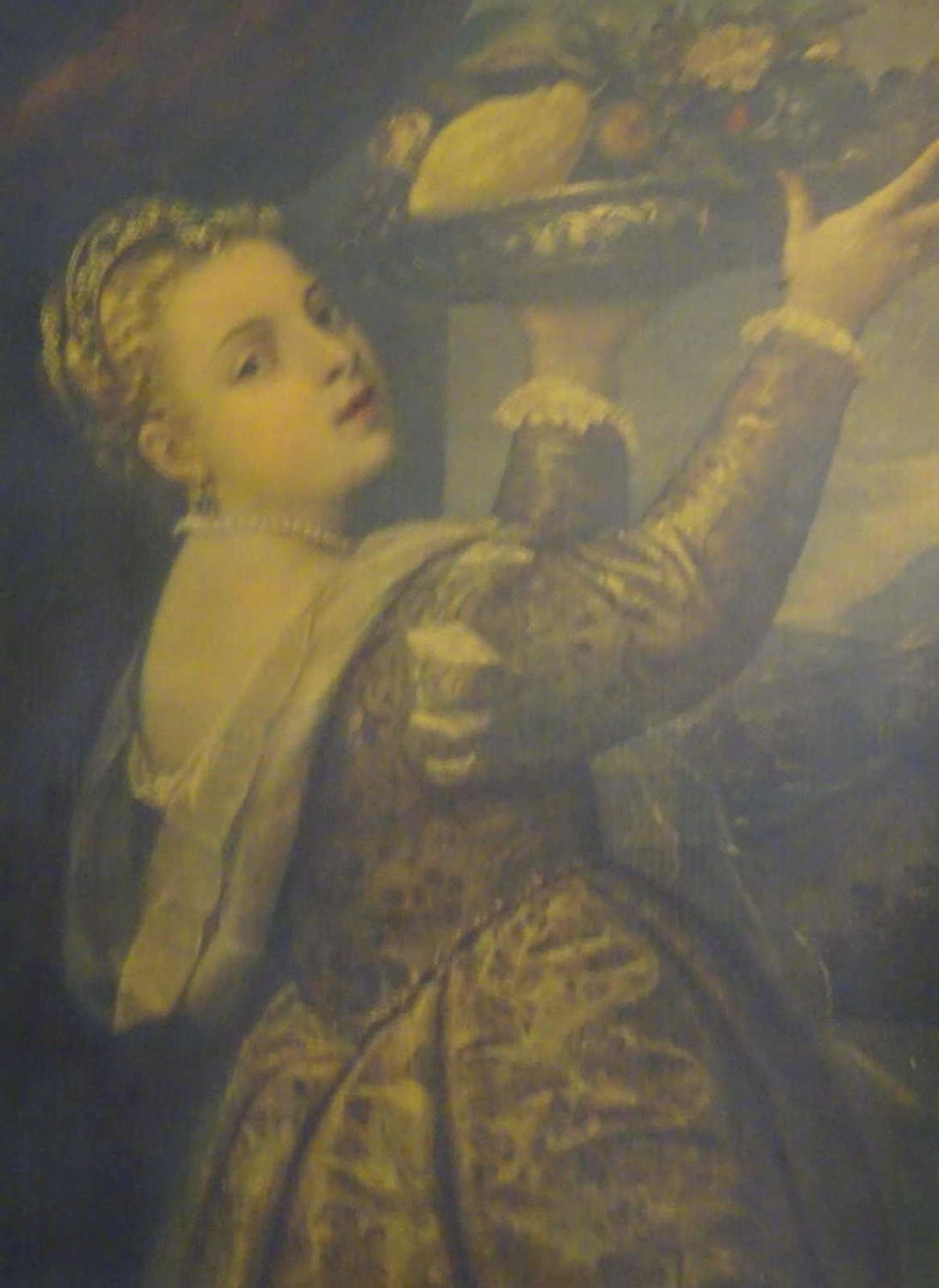unbekannter Künstler, Druck, "Edeldame mit Obstkorb", im breiten Goldrahmen, Maße: Höhe ca. 90 cm, - Bild 2 aus 2